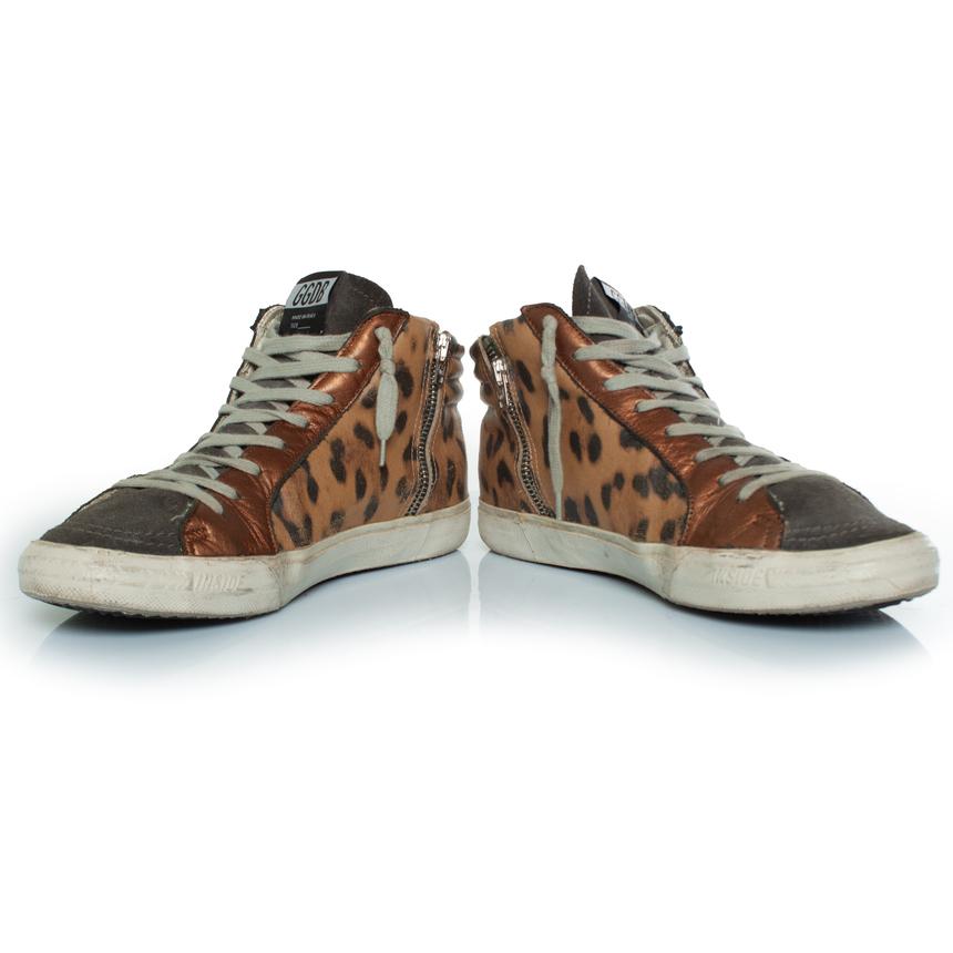 Golden Goose, high top glitter trainers with leopard print. The item has light signs of wear on the soles further in good condition. 

CONDITION: good condition

SIZE: 39

INSOLE MEASUREMENTS: 25 cm

HEEL MEASUREMENTS: 3 cm PLATFORM: 2.5 cm

SHAFT