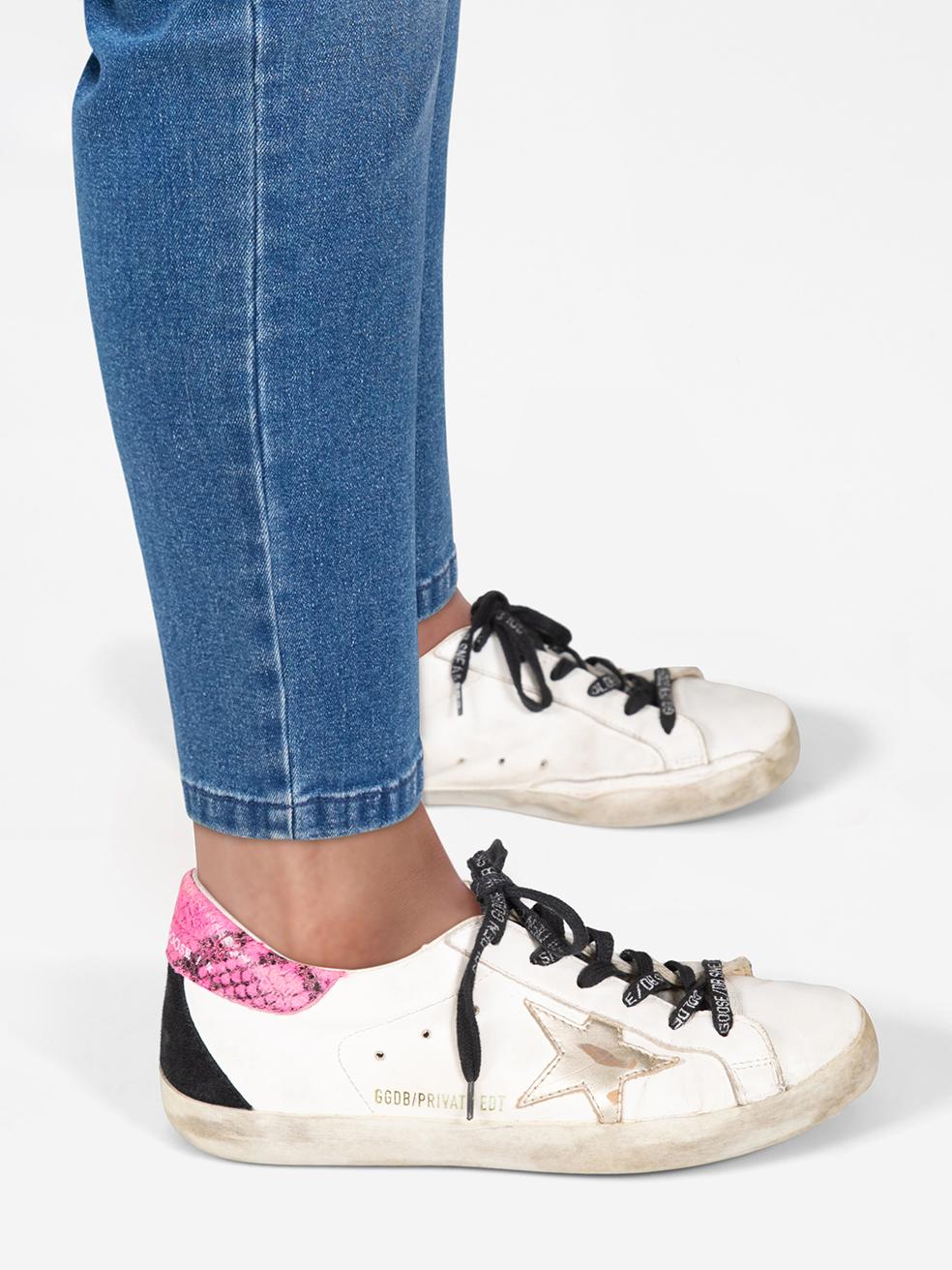 CONDITION is Good. Minor wear to shoes is evident. Light signs of wear with the fading logo on the laces and the right side of the right shoe, scratch to the back suede panels and on the right star. Discolouration on both sides of both shoes and the