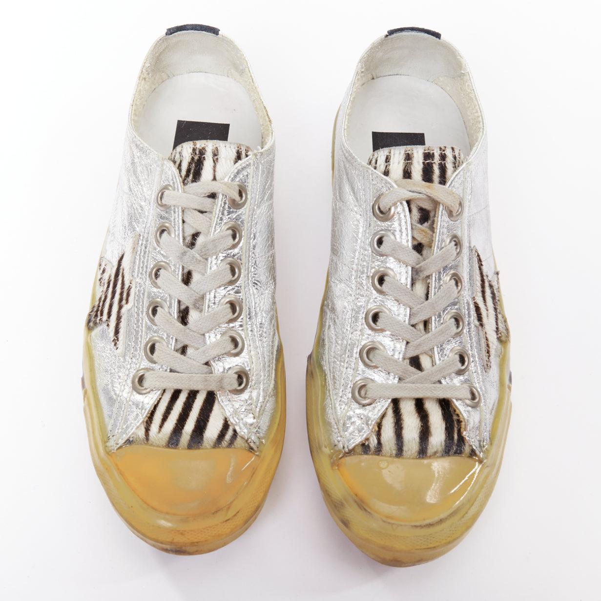 GOLDEN GOOSE May gris en daim poils de veau léopard dentelle argentée baskets en détresse EU37
Référence : LAYU/A00107
Marque : Golden Goose
Modèle : Mai
Collectional : GGDB
MATERIAL : Cuir
Couleur : Gris, Crème
Motif : Léopard
Fermeture :