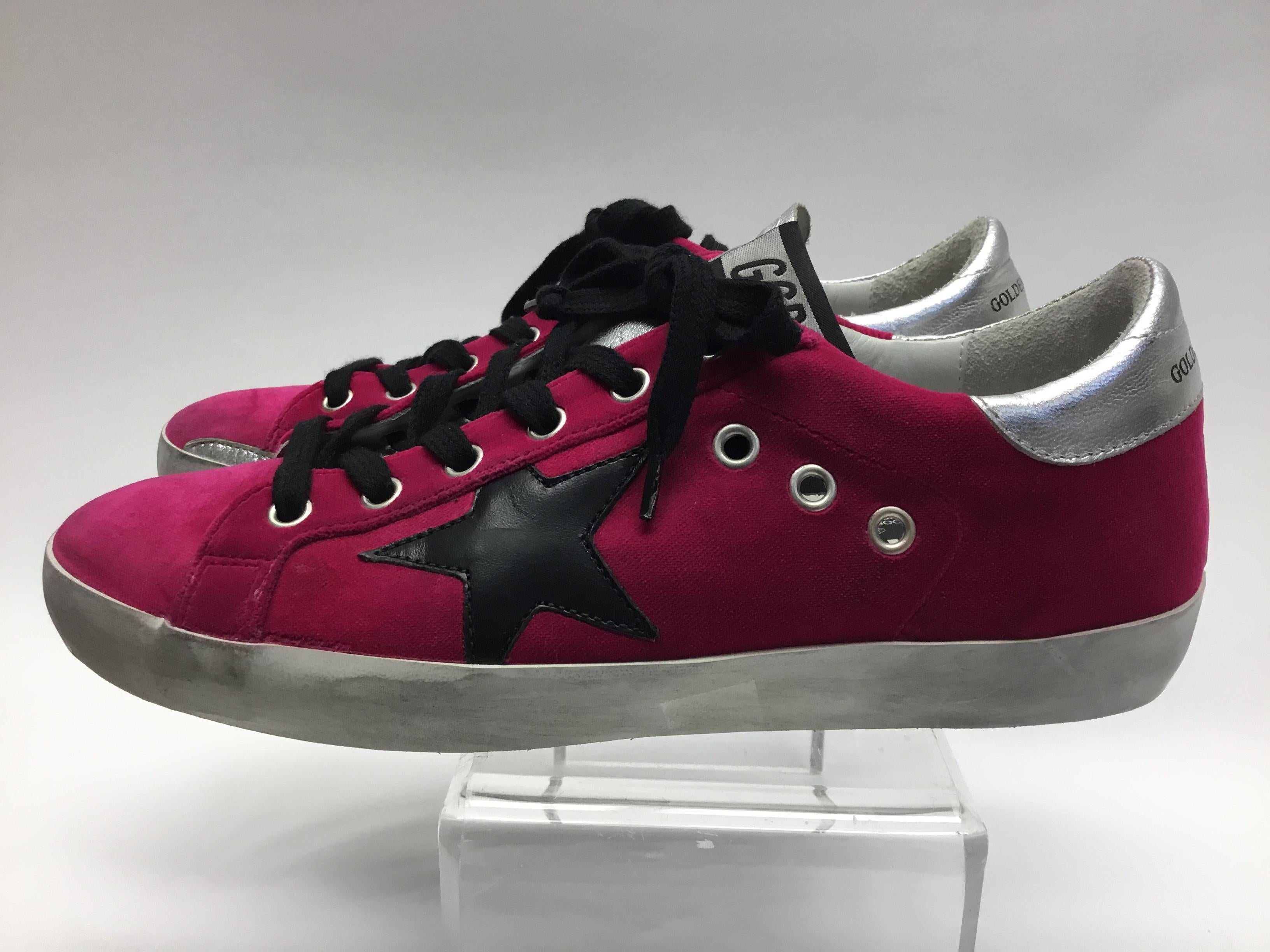 Golden Goose Pink Velvet Sneakers In Excellent Condition For Sale In Narberth, PA