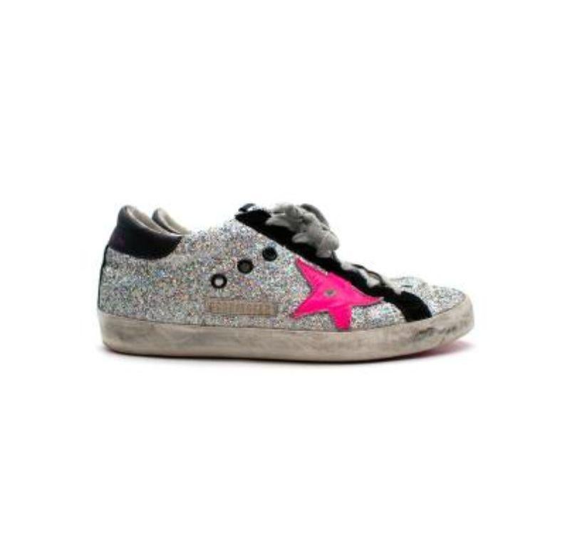 Golden Goose Silver Glitter Sneakers

- Rubber sole
- Laced up-front
- Suede and leather panelling
- Signature neon pink star appliqué
- Hand-distressed details for a lived-in look

Material
100% Leather and 100% Rubber

Made in Italy. 

PLEASE