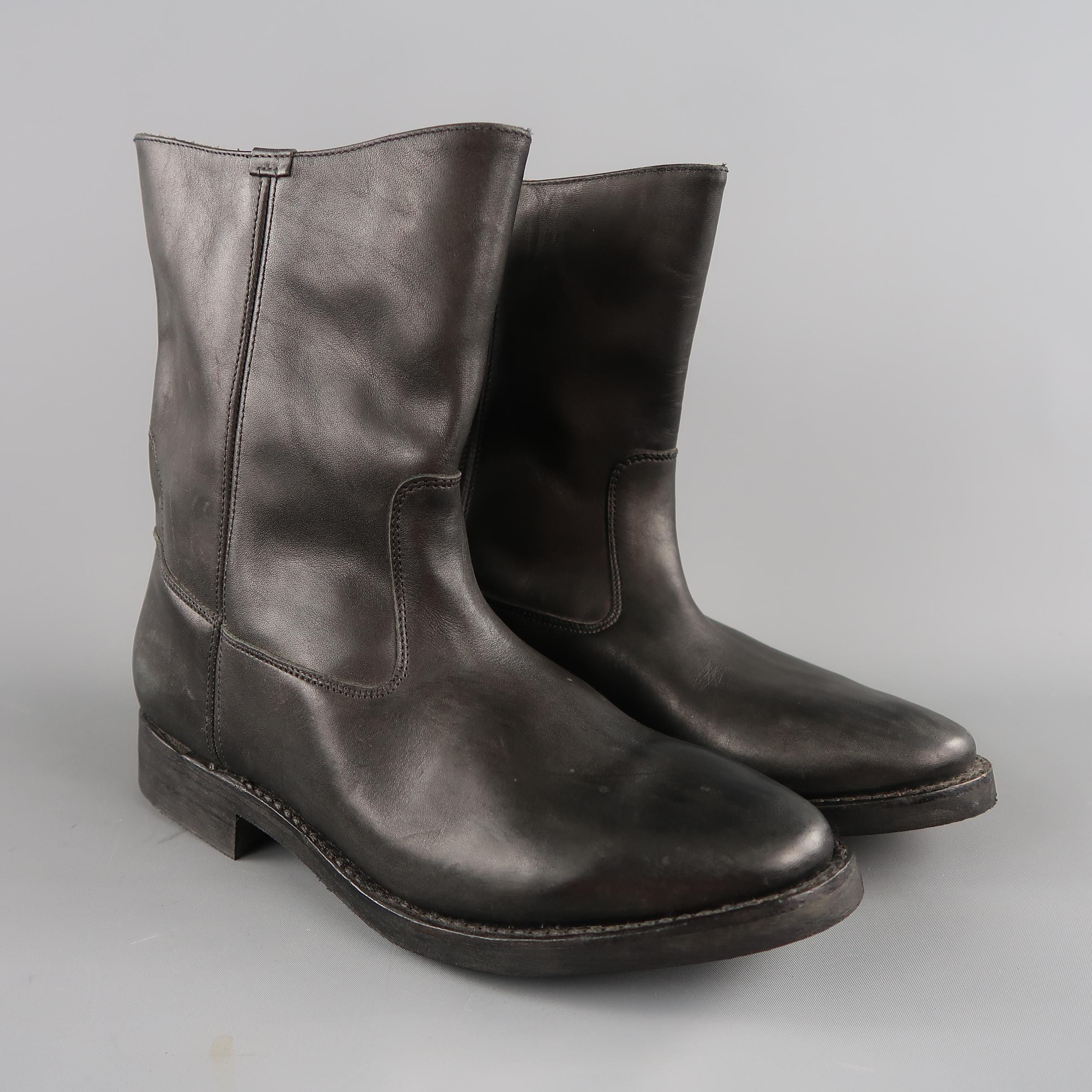 GOLDEN GOOSE pull on biker boots come in black smooth leather with a mid calf shaft and rubber sole. Made in Italy.
 
Excellent Pre-Owned Condition.
Marked:IT 44
 
Measurements:
 
Length: 9 in.
Outsole: 12 x 4.5 in.
