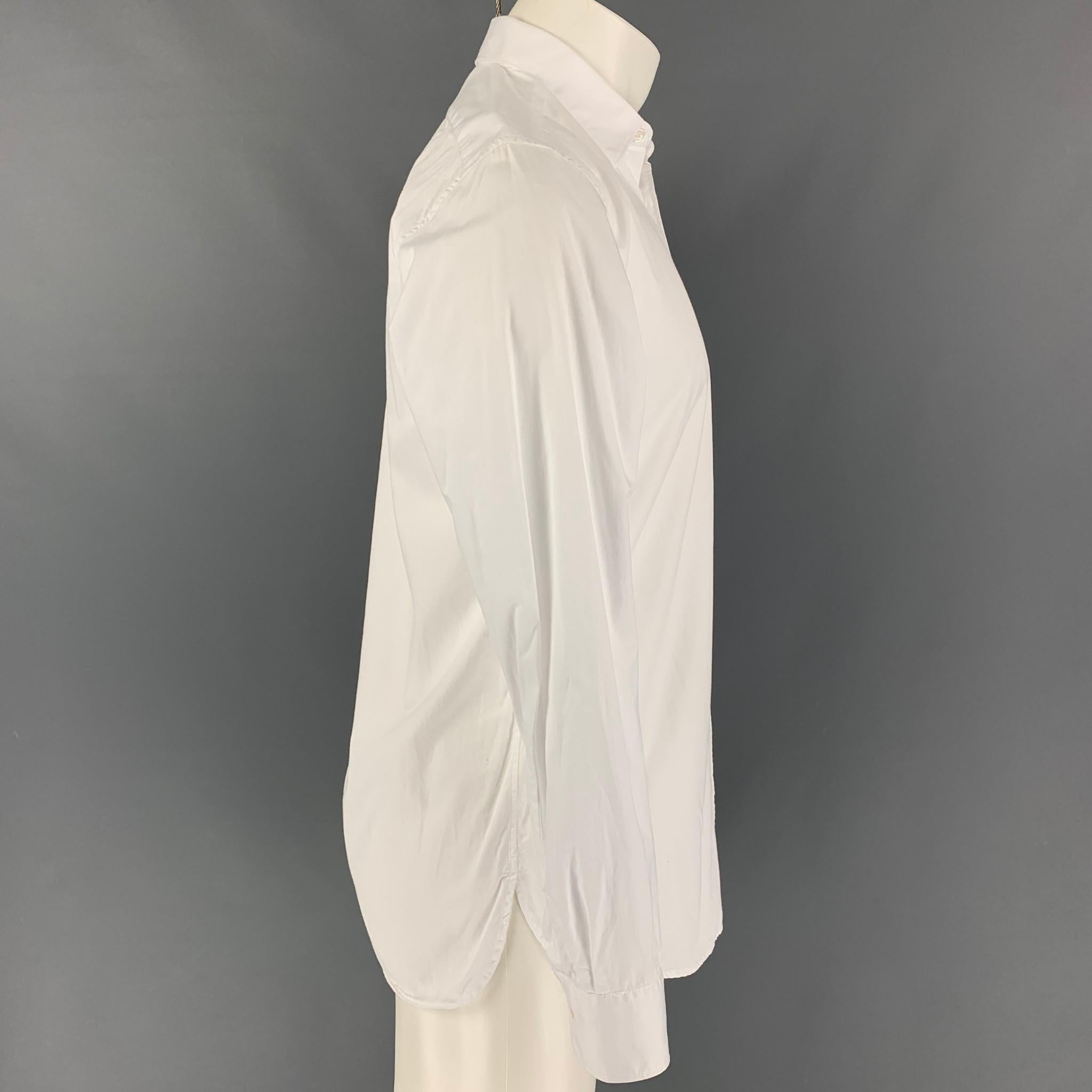 GOLDEN GOOSE long sleeve shirt comes in a white cotton featuring a classic style, spread collar, skater embroidered detail, and a button up closure. Made in Italy. 

Very Good Pre-Owned Condition.
Marked: S

Measurements:

Shoulder: 17.5 in.
Chest: