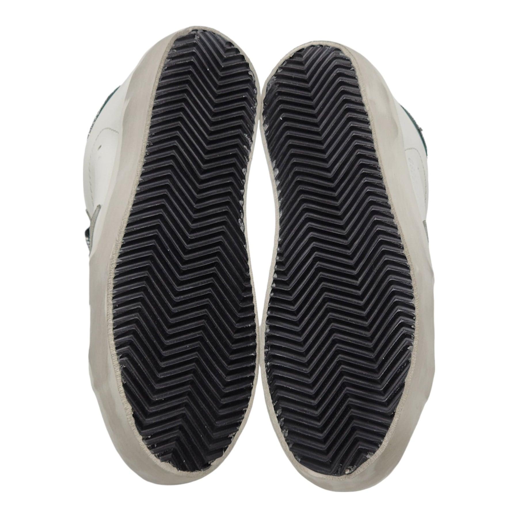 Golden Goose Super Star Classic Leather Sneakers with Swarovski Crystals In Excellent Condition For Sale In Los Angeles, CA