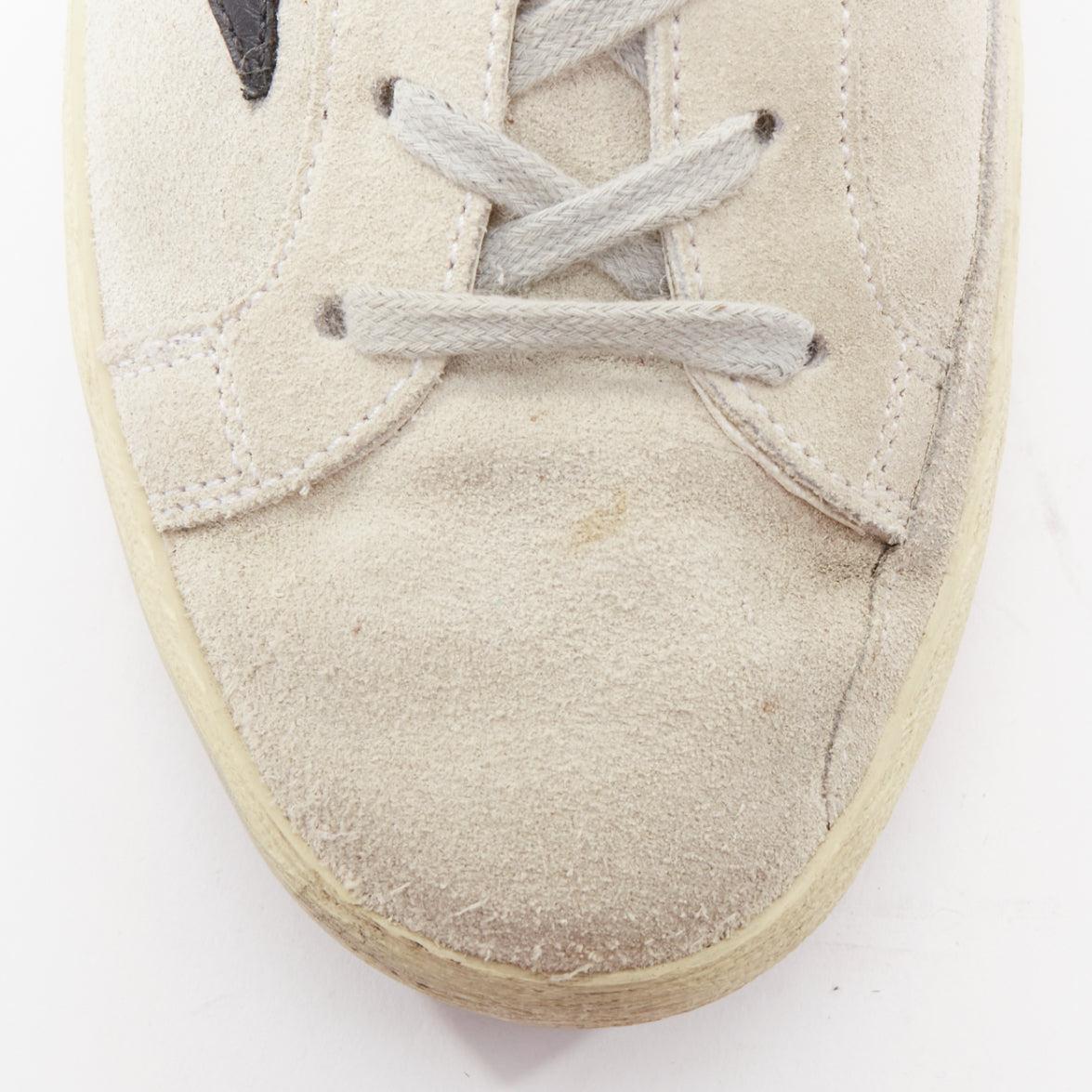 GOLDEN GOOSE SuperStar grau Wildleder metallischen trim Stern notleidenden Turnschuhe EU38 im Angebot 1