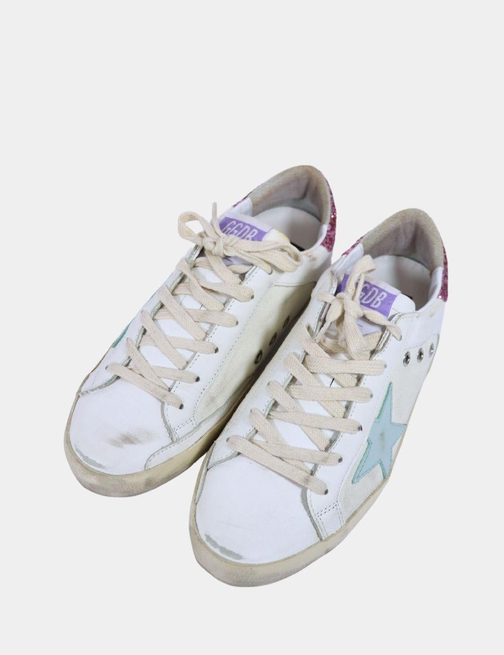 Golden Goose Superstar Sneakers, features a round-toe, lace-up style, and low top.

Material: Leather
Size: EU 39
Overall Condition: New
*Dust Bag