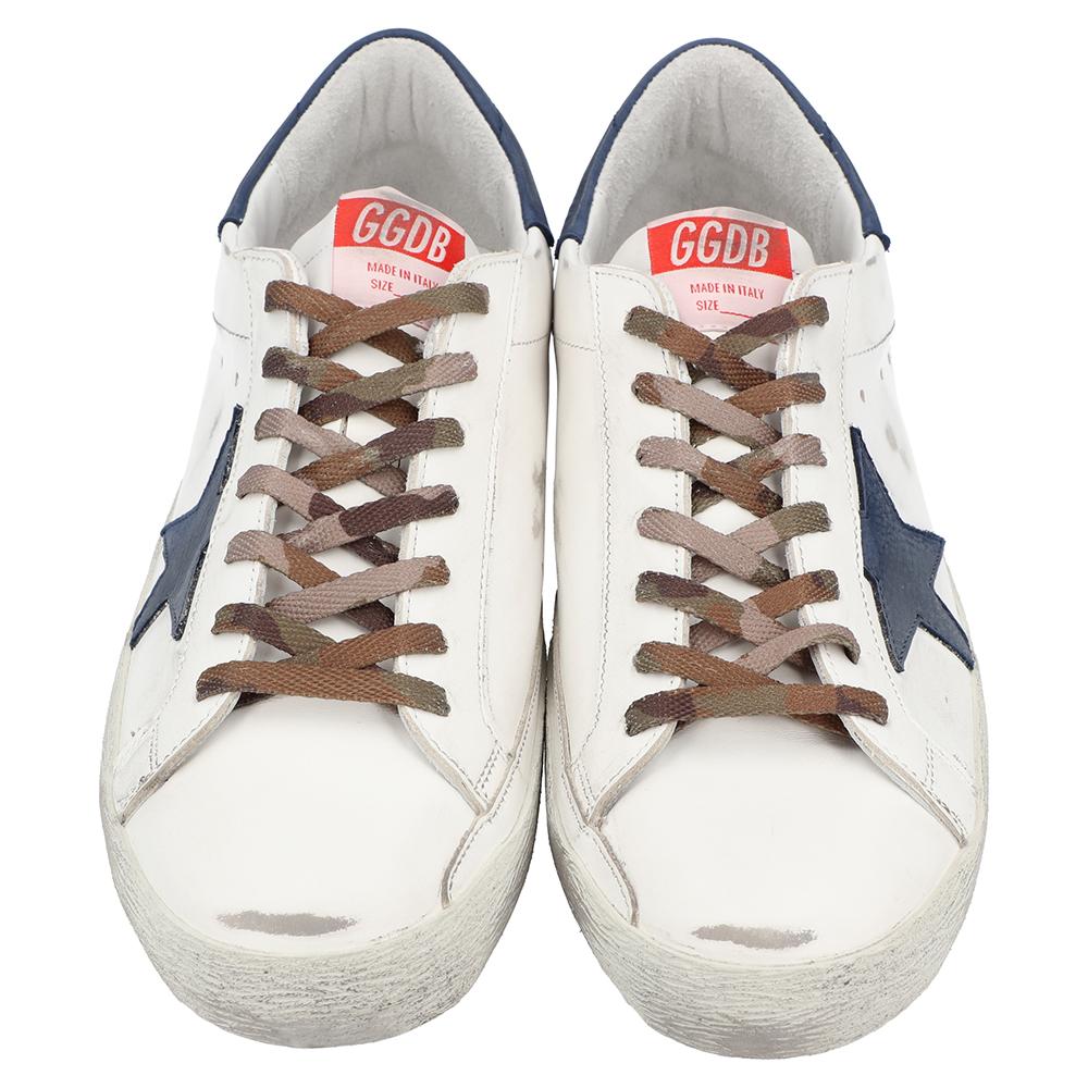 Crafted from leather, the Golden Goose sneakers can instantly amp your casual look. They feature a distressed effect throughout and the star motifs on the sides— the signature designs of the label. The sneakers are finished off with laces on the