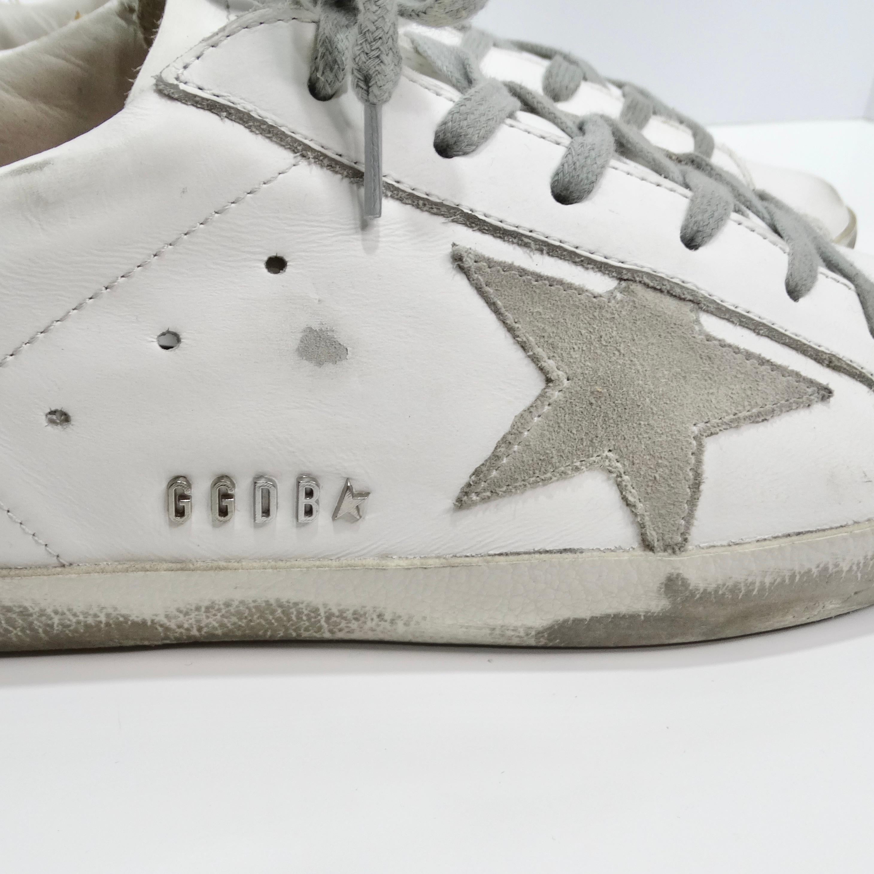Golden Goose White Leather Super Star Sneakers In Excellent Condition For Sale In Scottsdale, AZ