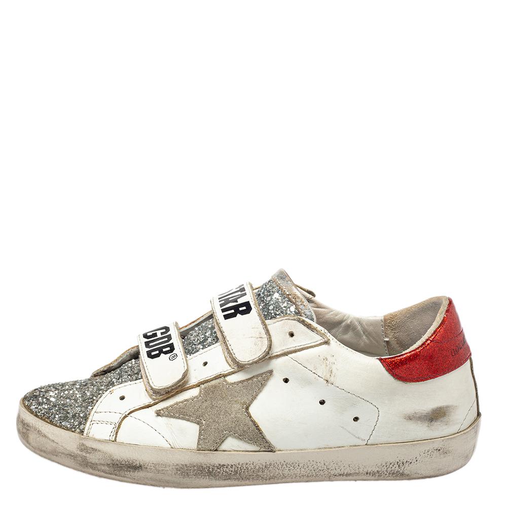 These Old School Golden Goose sneakers offer luxurious comfort. Made from white leather and silver glitter, the sneakers feature star patches and dual velcro straps on the vamps detailed with 'SSTAR GGDB'.

