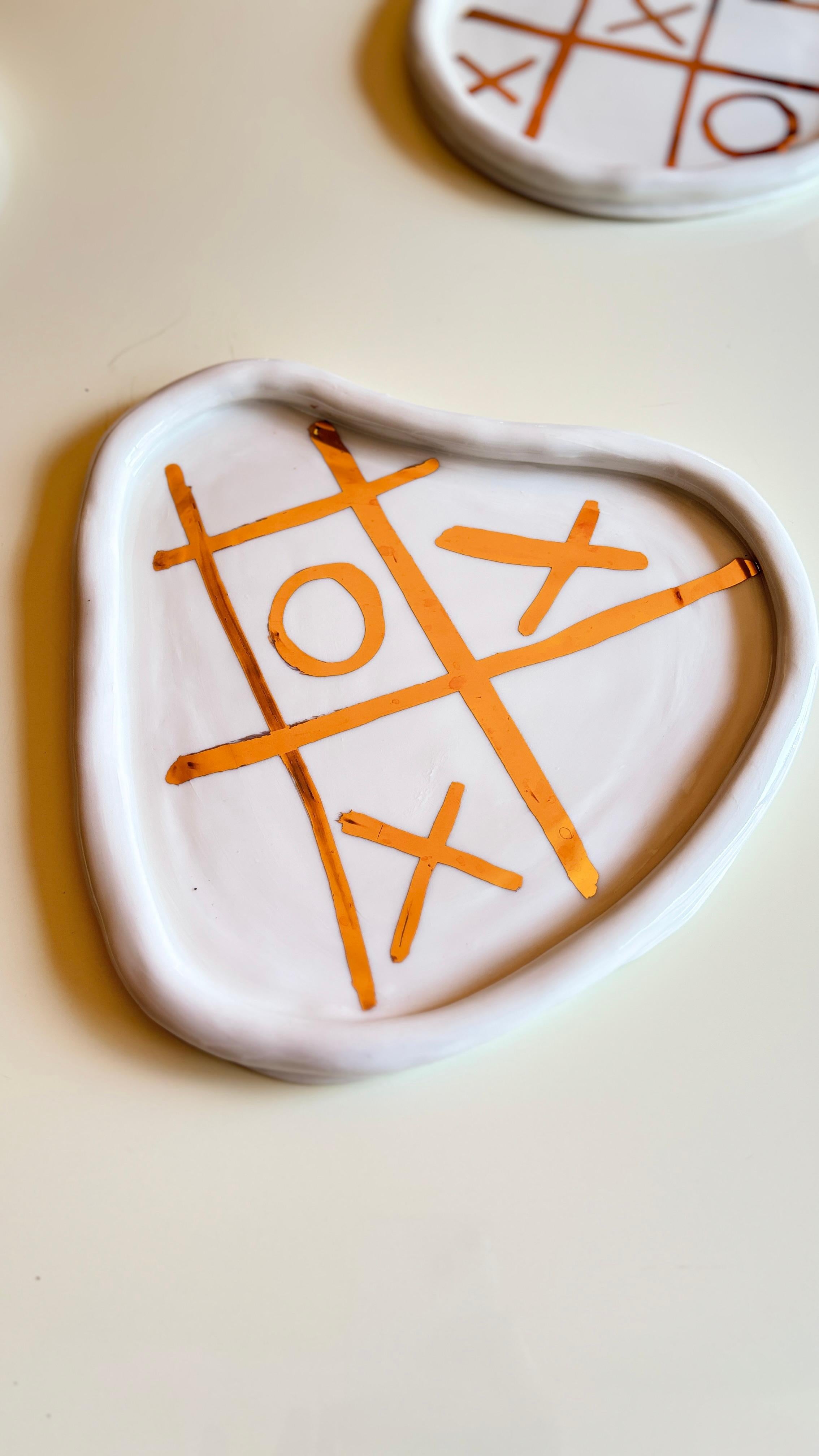 Post Modern Inspired White and Gold Unique Porcelain Plates by Hania Jneid In New Condition For Sale In BARCELONA, ES