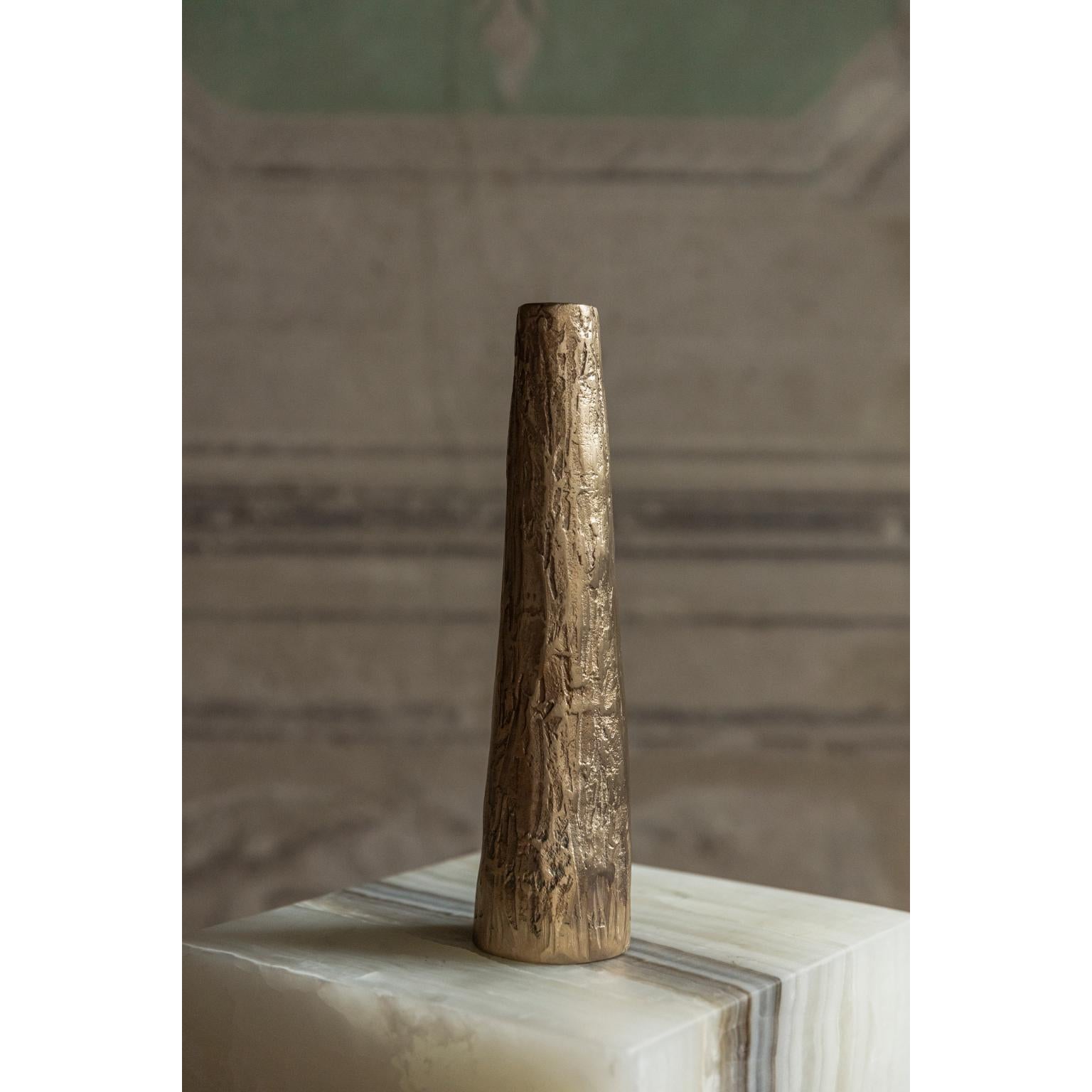 Golden grande candle pillar by Rick Owens
2015
Dimensions: L 7.5 x W 7.5 x H 41 cm
Materials: Bronze
Weight: 3.4 kg
The gold edition is an exclusivity of Galerie Philia

Available in black, gold, and nitrate finish.

Rick Owens is a