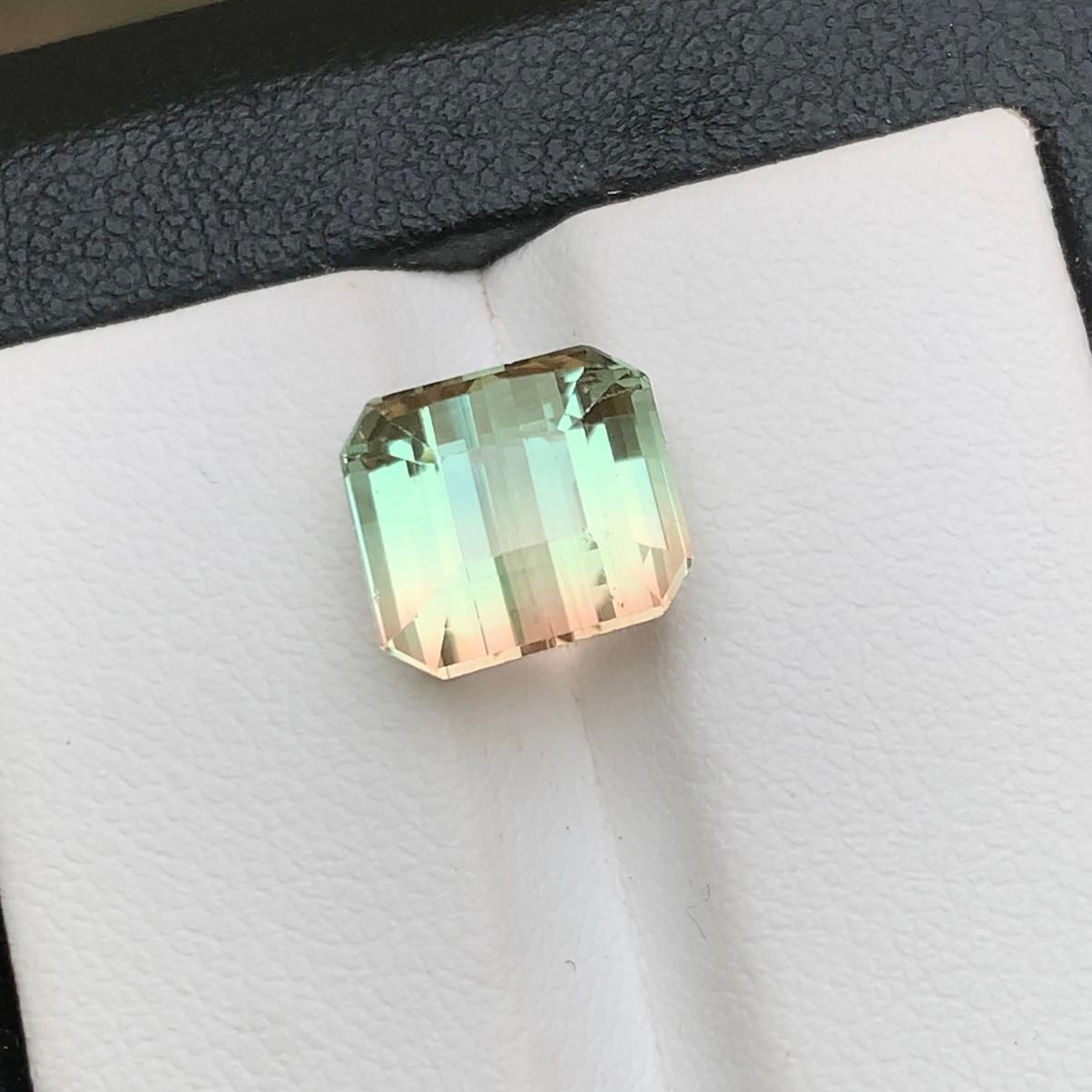 Bague tourmaline naturelle bicolore dorée et verte taille octogonale de 5,65 carats en vente 4