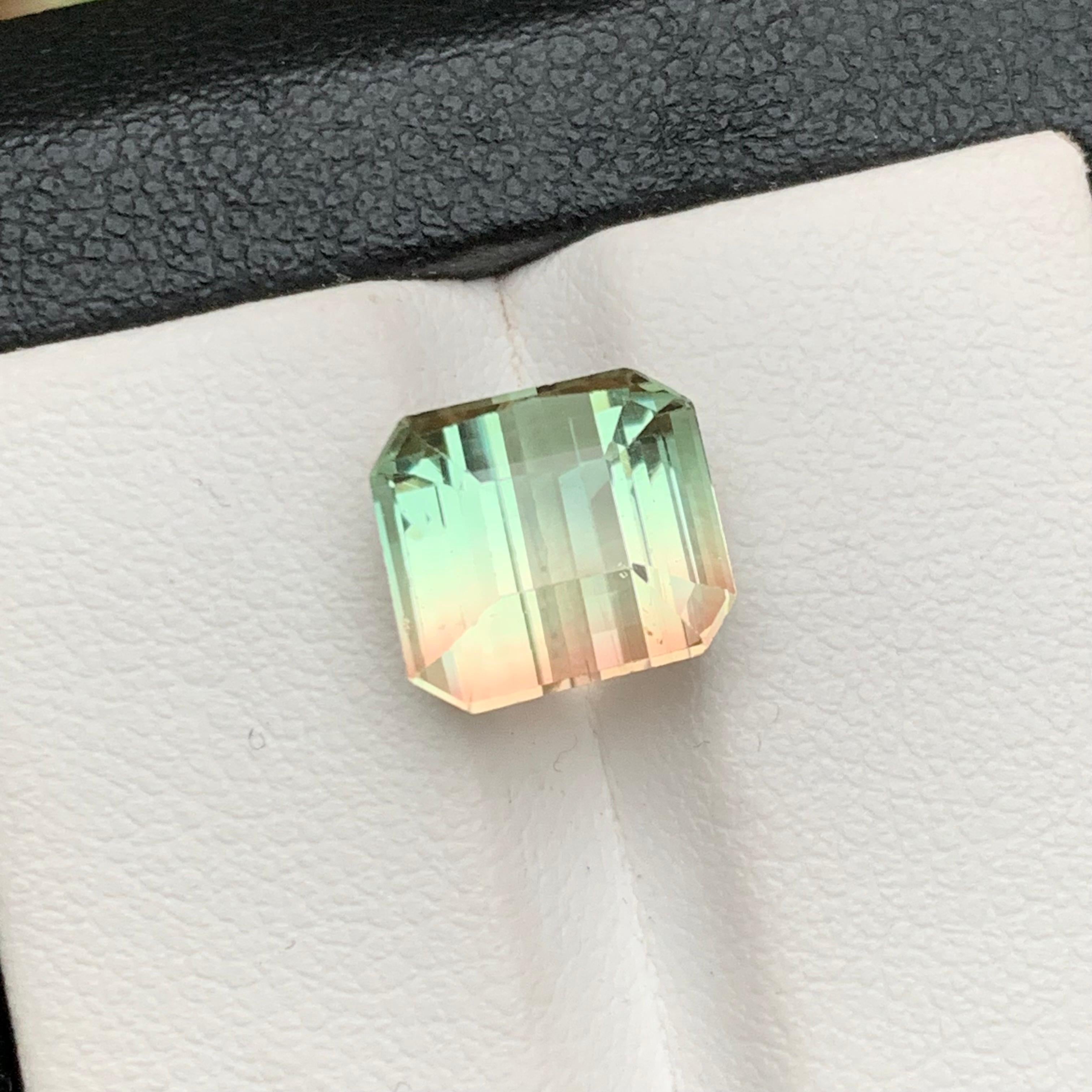 Bague tourmaline naturelle bicolore dorée et verte taille octogonale de 5,65 carats en vente 6