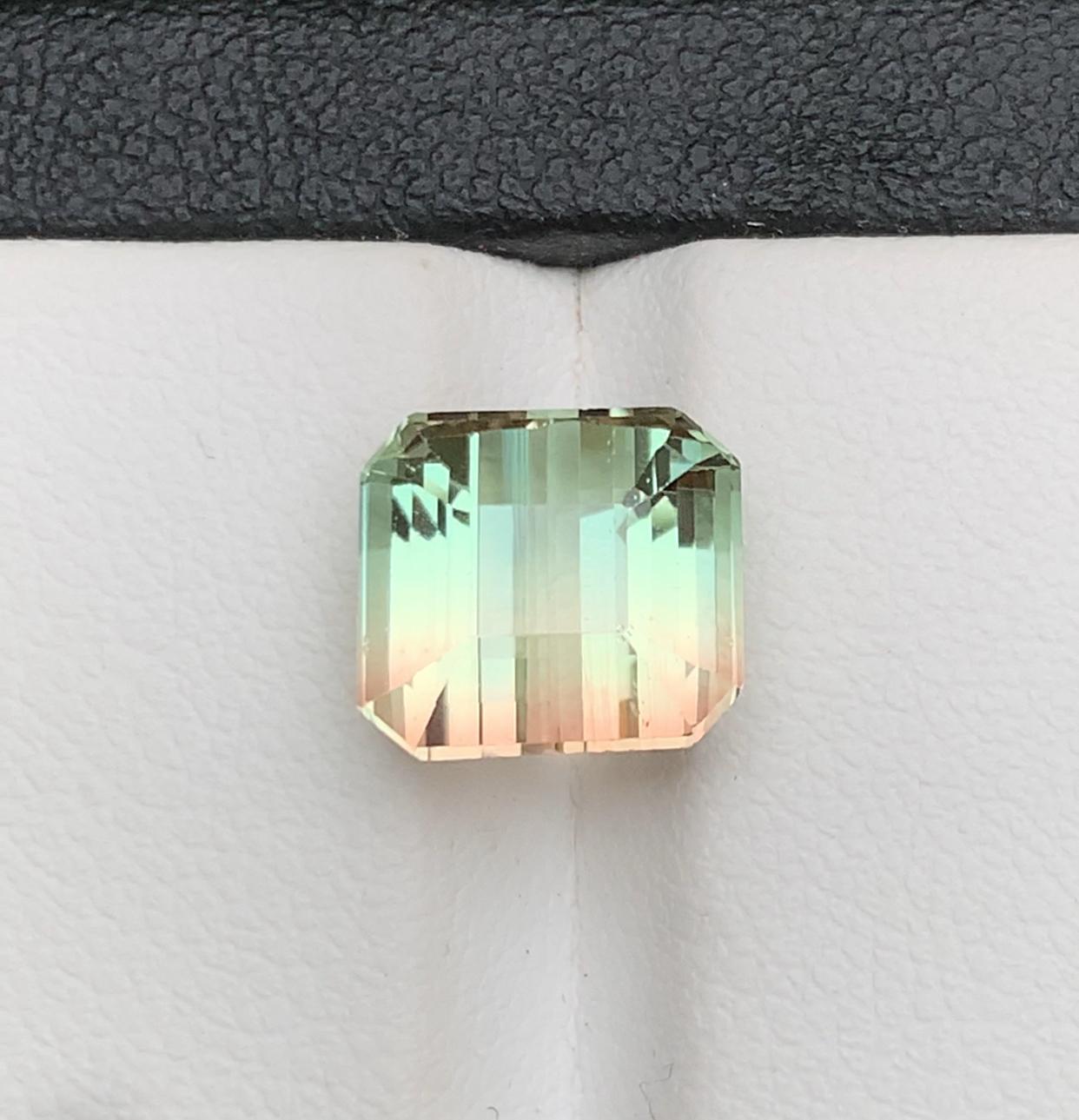 Bague tourmaline naturelle bicolore dorée et verte taille octogonale de 5,65 carats en vente 1