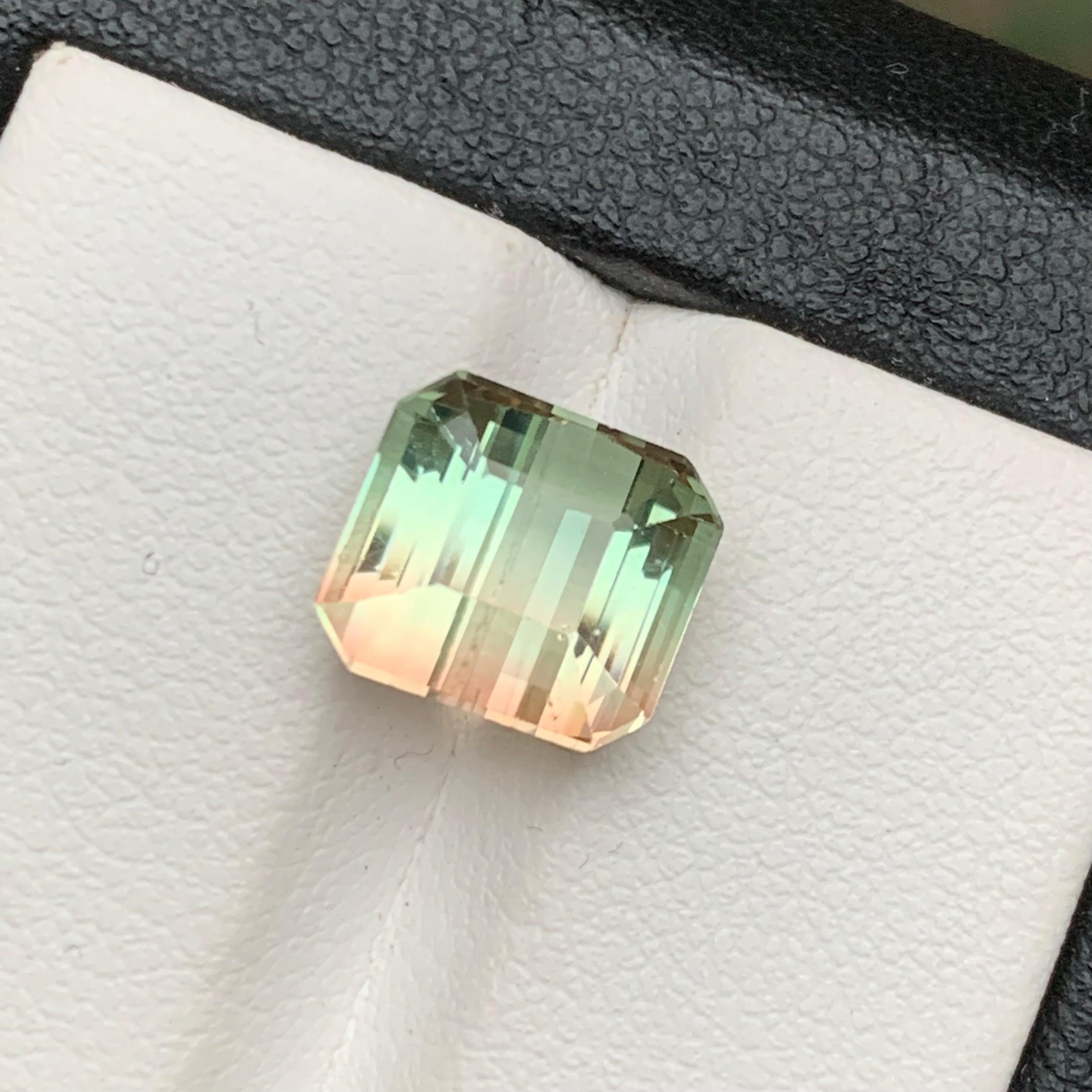 Bague tourmaline naturelle bicolore dorée et verte taille octogonale de 5,65 carats en vente 2