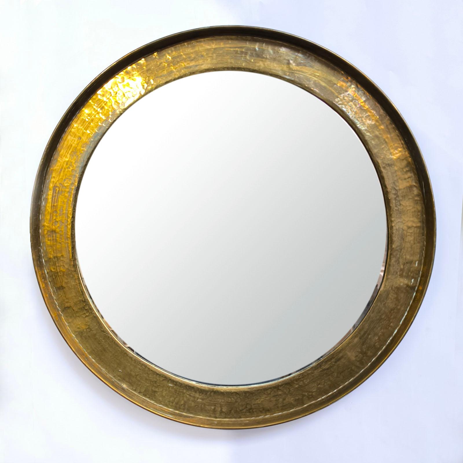 Runder Wandspiegel mit gehämmertem Rand in Gold, Vintage 1960er Jahre im Angebot 2