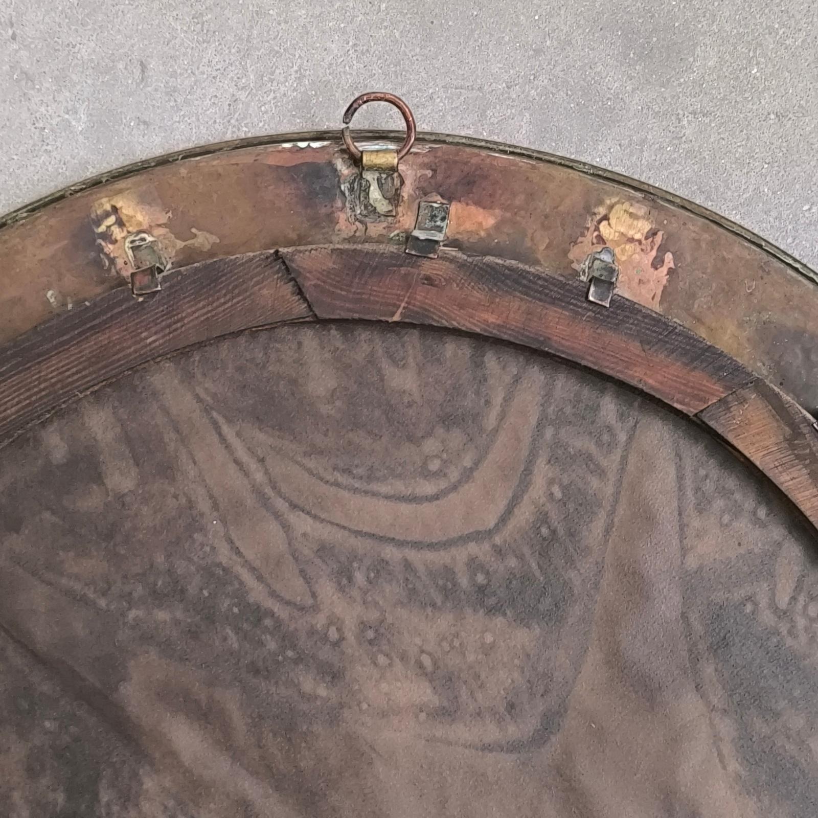 Runder Wandspiegel mit gehämmertem Rand in Gold, Vintage 1960er Jahre (Mitte des 20. Jahrhunderts) im Angebot