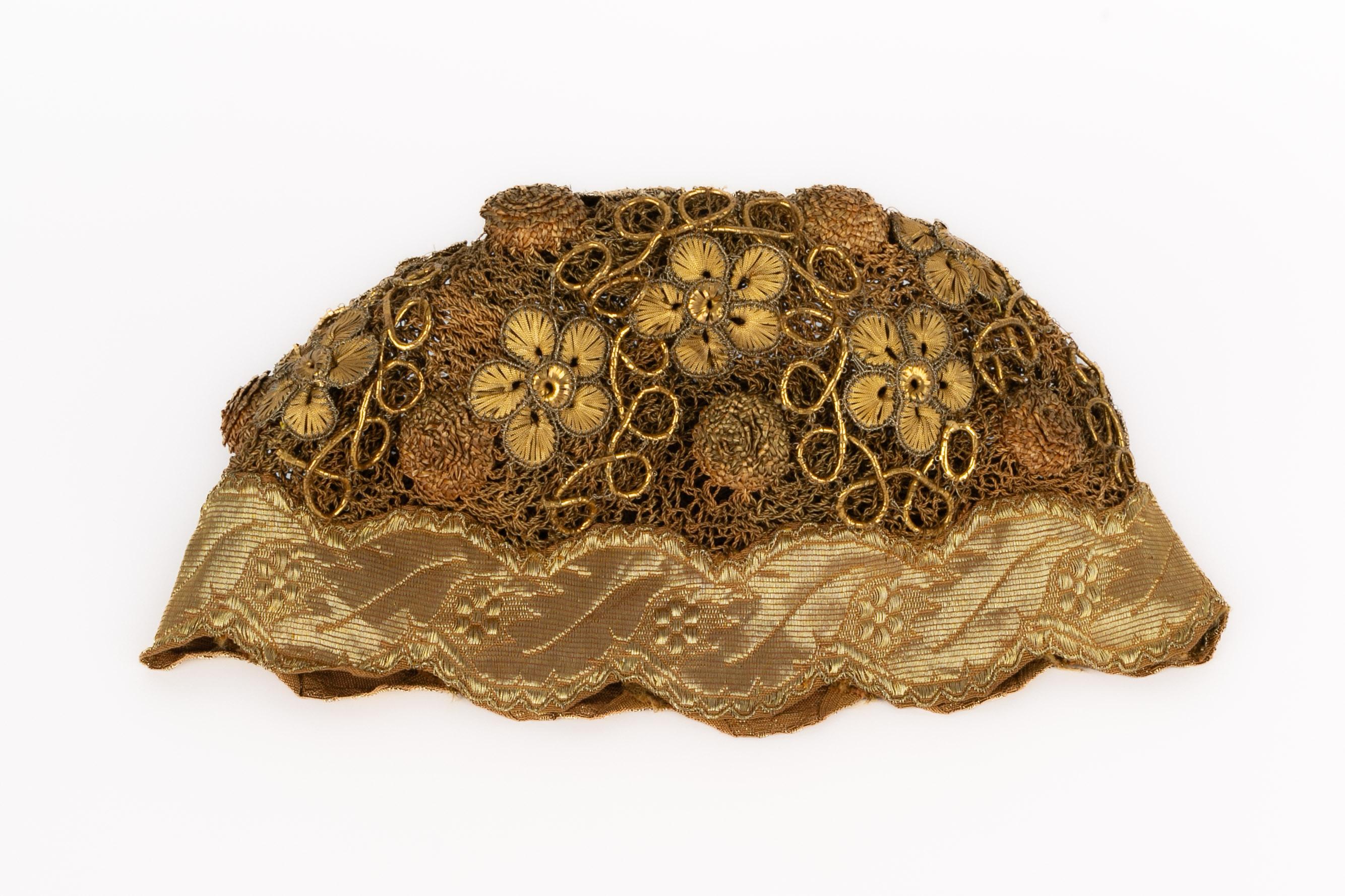 Golden hat 1920s en Bueno estado para la venta en SAINT-OUEN-SUR-SEINE, FR