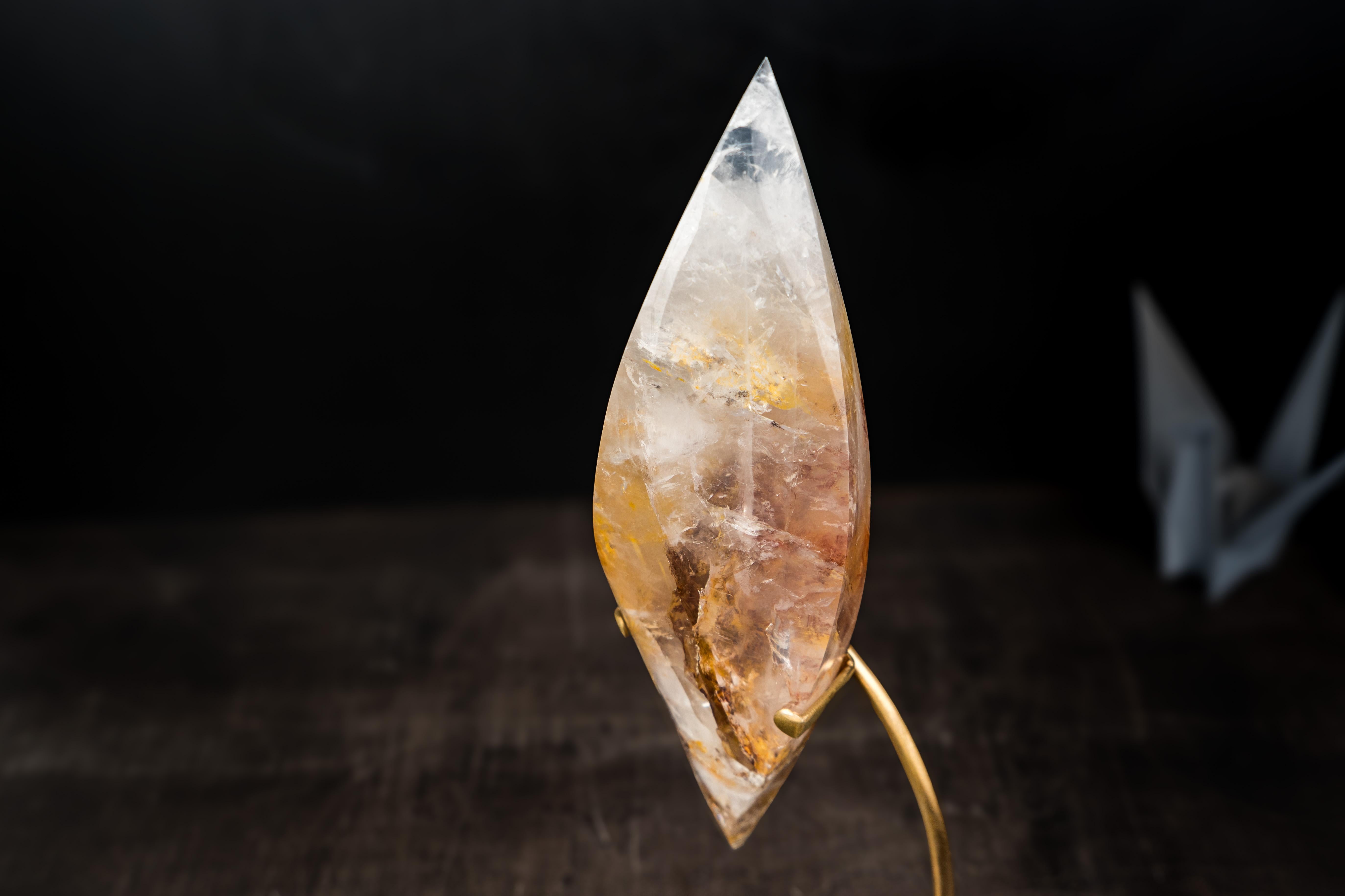 Generatore di fiamme di cristallo di quarzo dorato, intagliato a mano, per guaritori

▫️ Descrizione

Con la sua estetica calda e le linee delicate create da un'esperta lavorazione artigianale, questa squisita scultura a fiamma Golden Healer (Quarzo