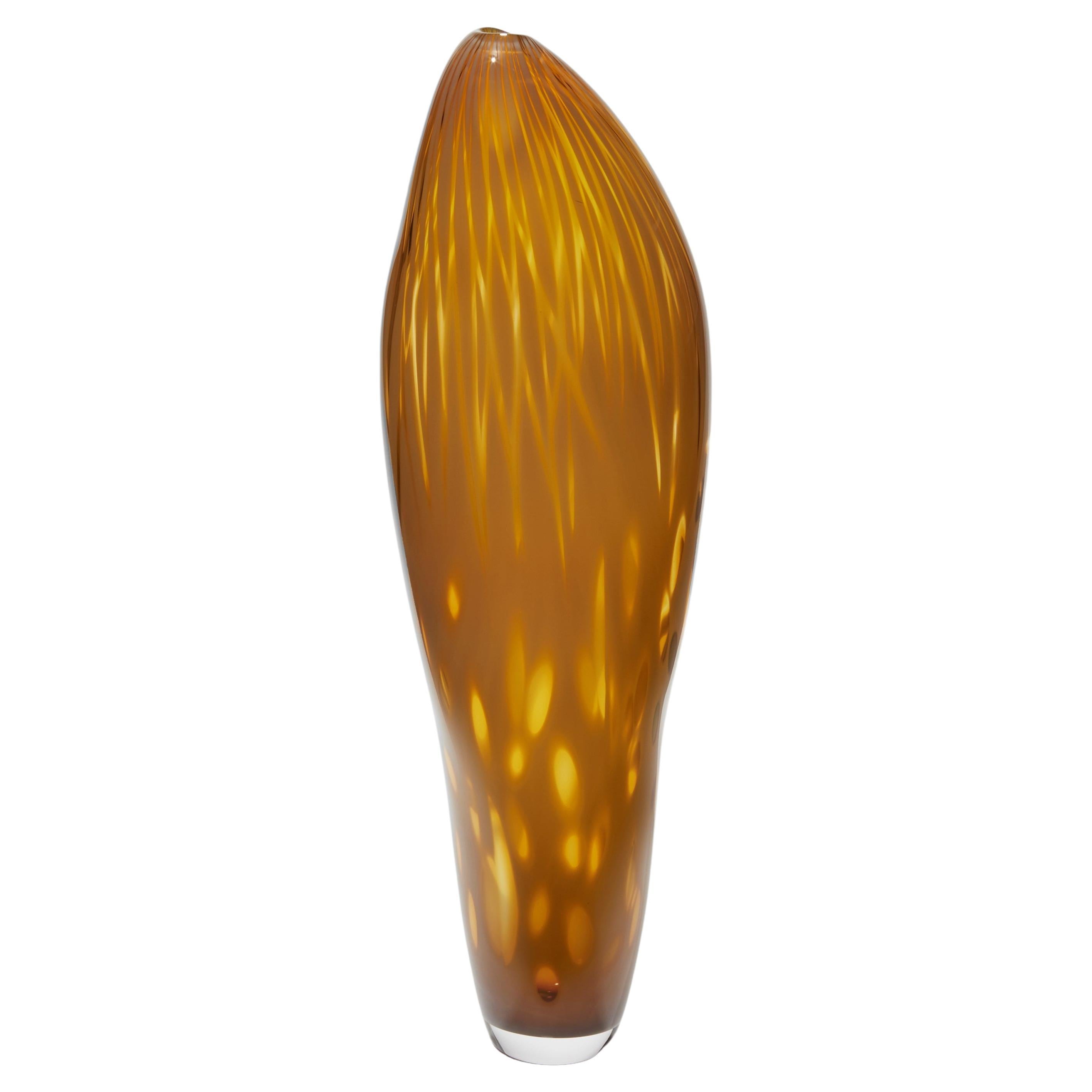  Hibiscus doré, vase soufflé à la main de Michèle Oberdieck, riche en ambre foncé / jaune