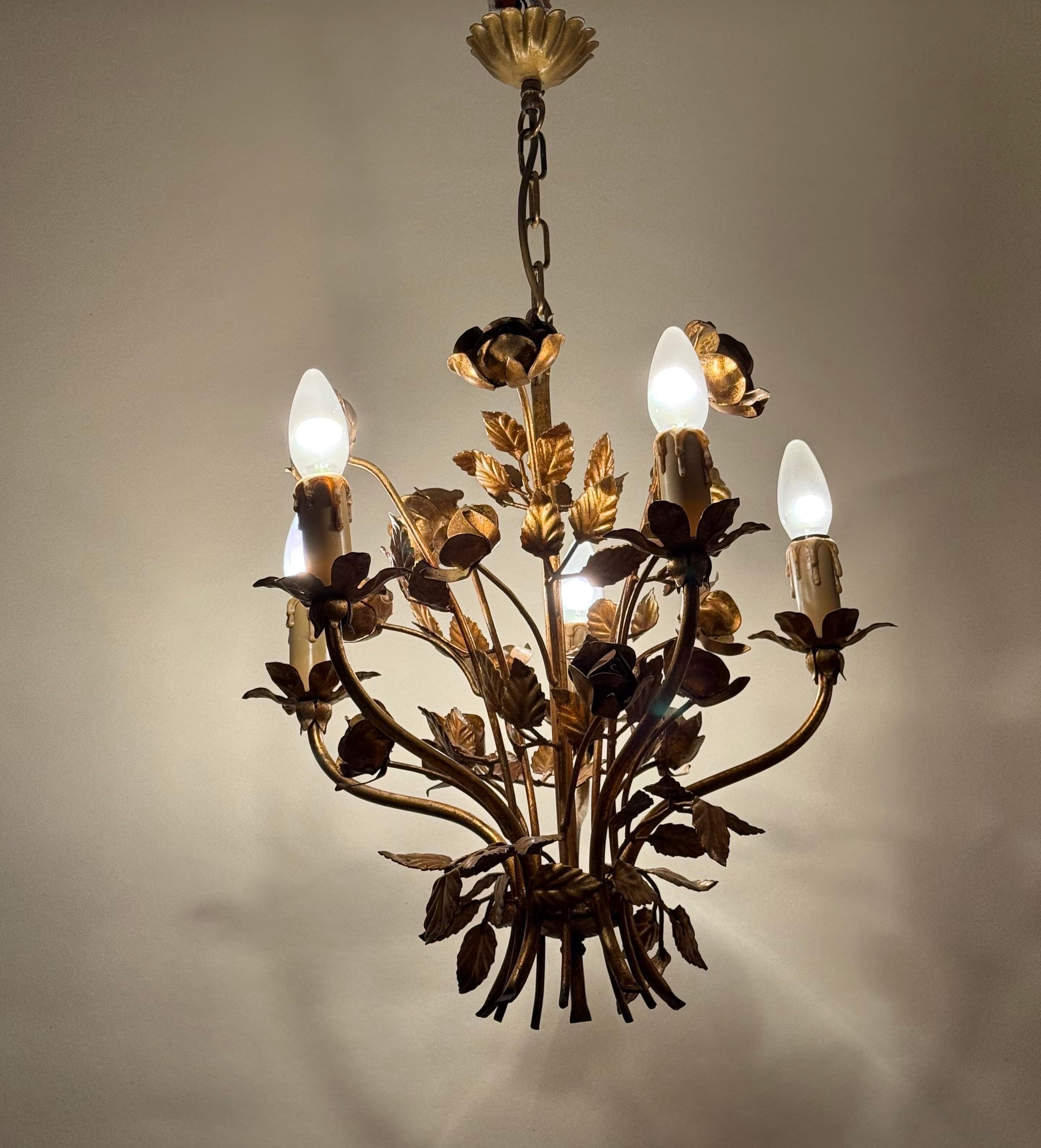 Araña de 5 luces Golden Hollywood Regency Rose en venta 5