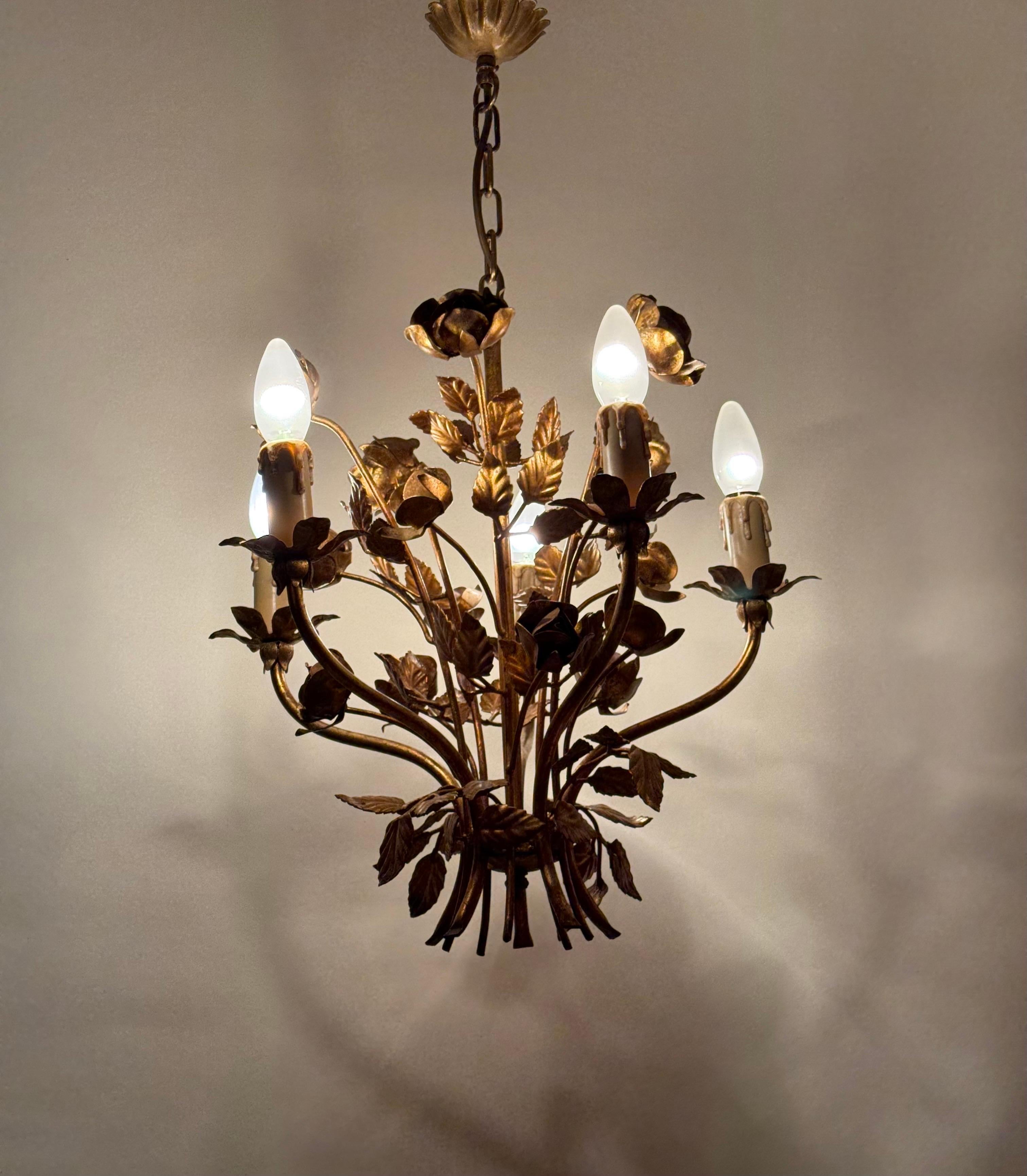 Araña de 5 luces Golden Hollywood Regency Rose en venta 6