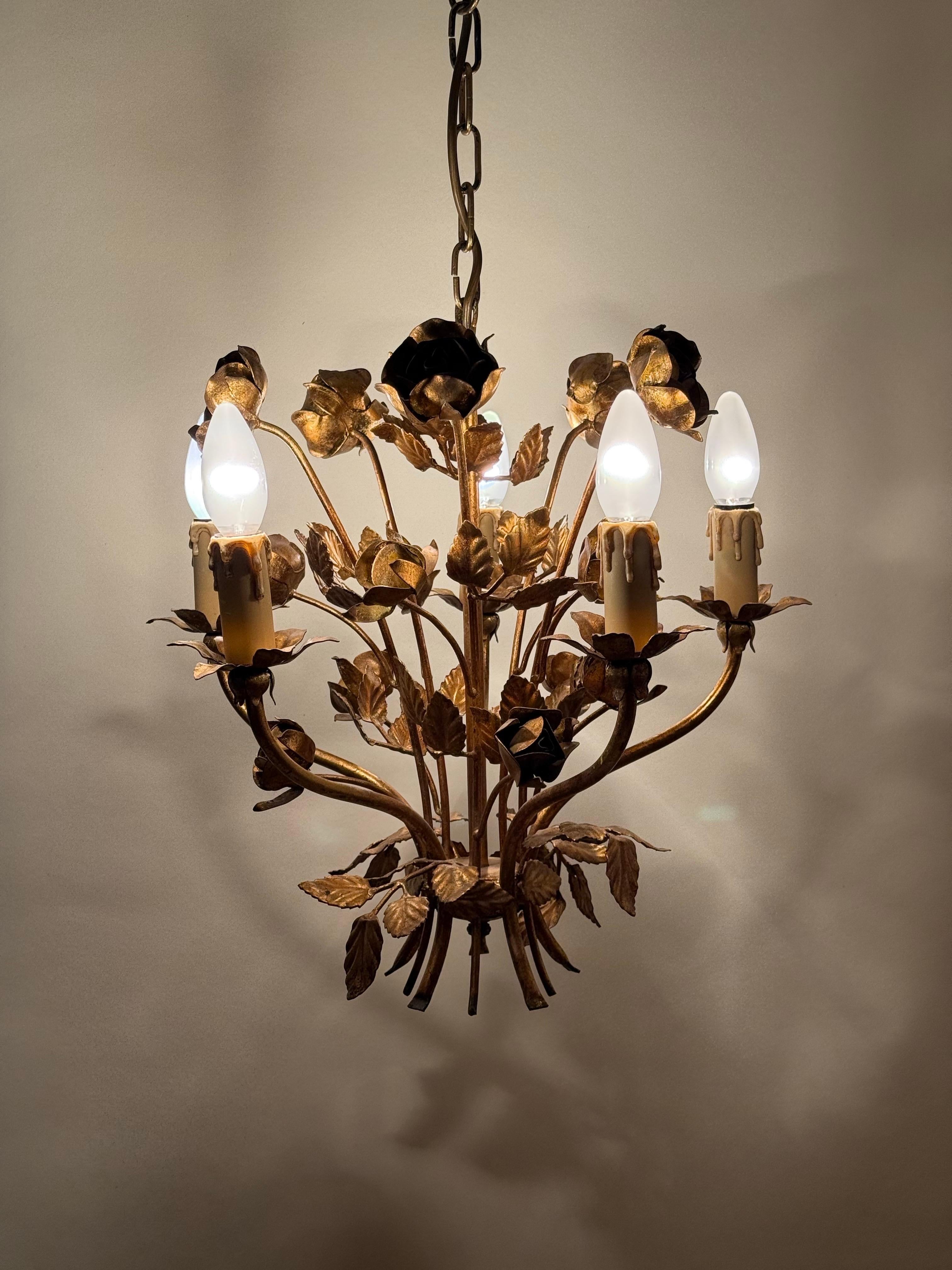 Araña de 5 luces Golden Hollywood Regency Rose Regencia de Hollywood en venta