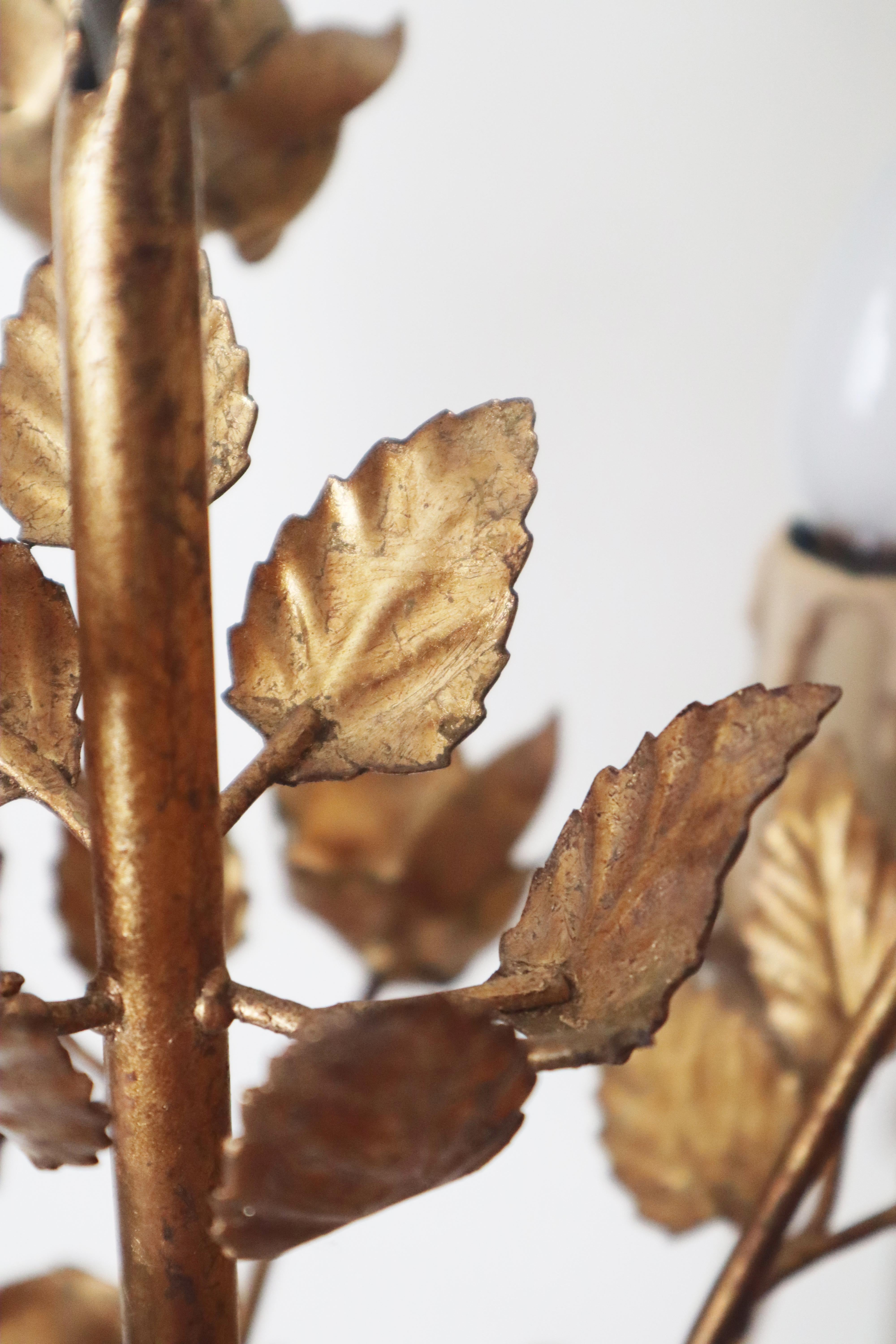 Araña de 5 luces Golden Hollywood Regency Rose mediados del siglo XX en venta