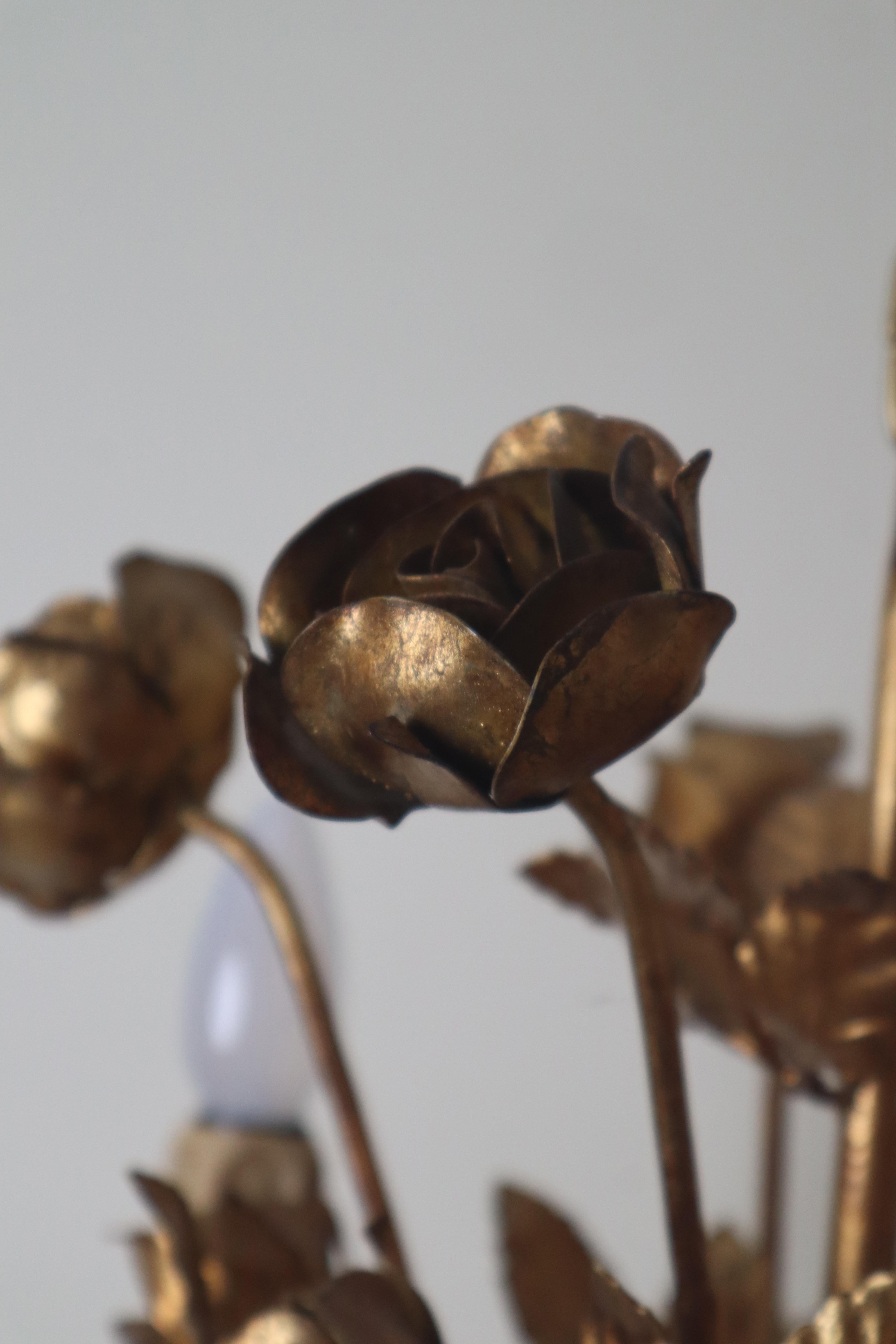 Araña de 5 luces Golden Hollywood Regency Rose Metal en venta