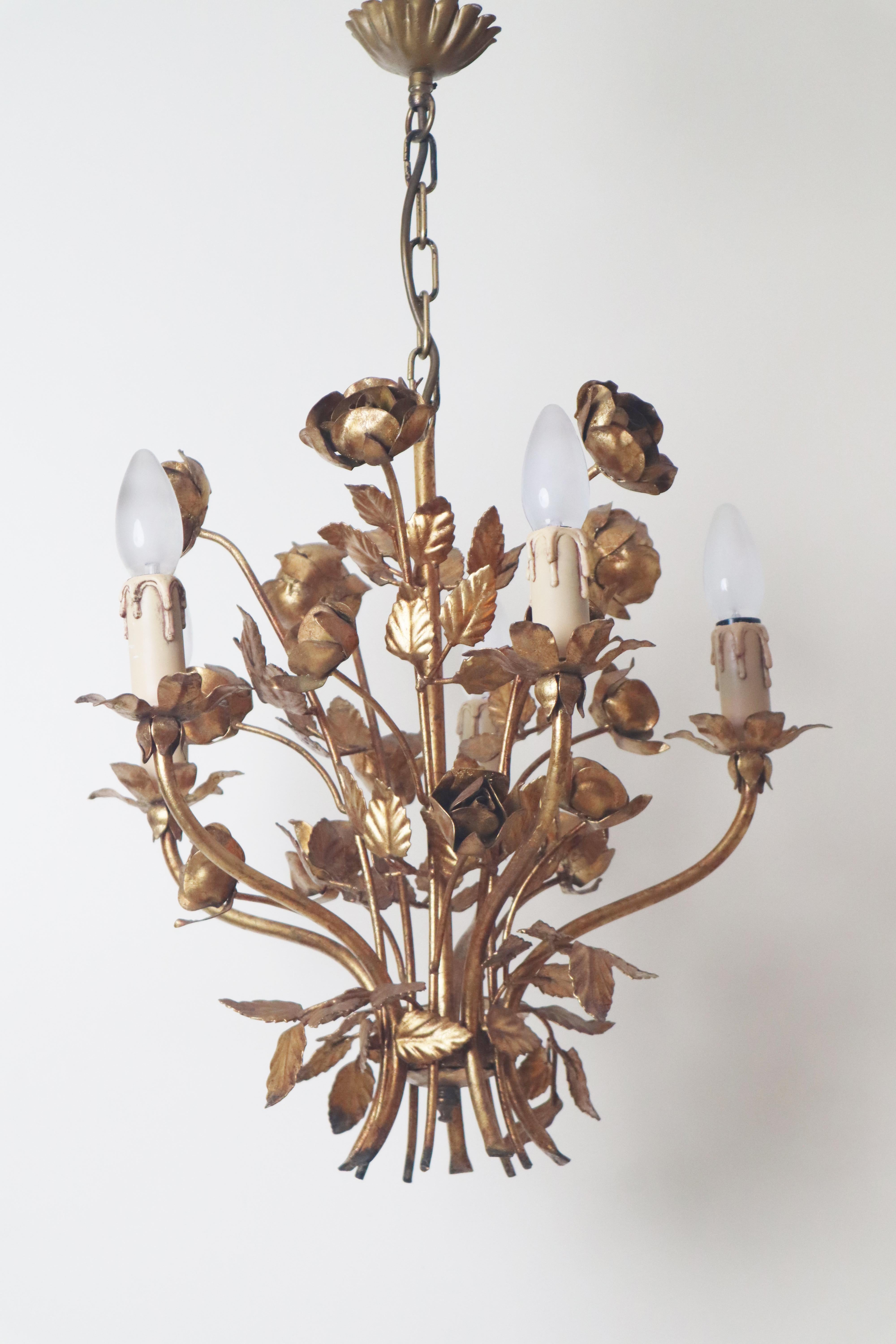 Araña de 5 luces Golden Hollywood Regency Rose en venta 1