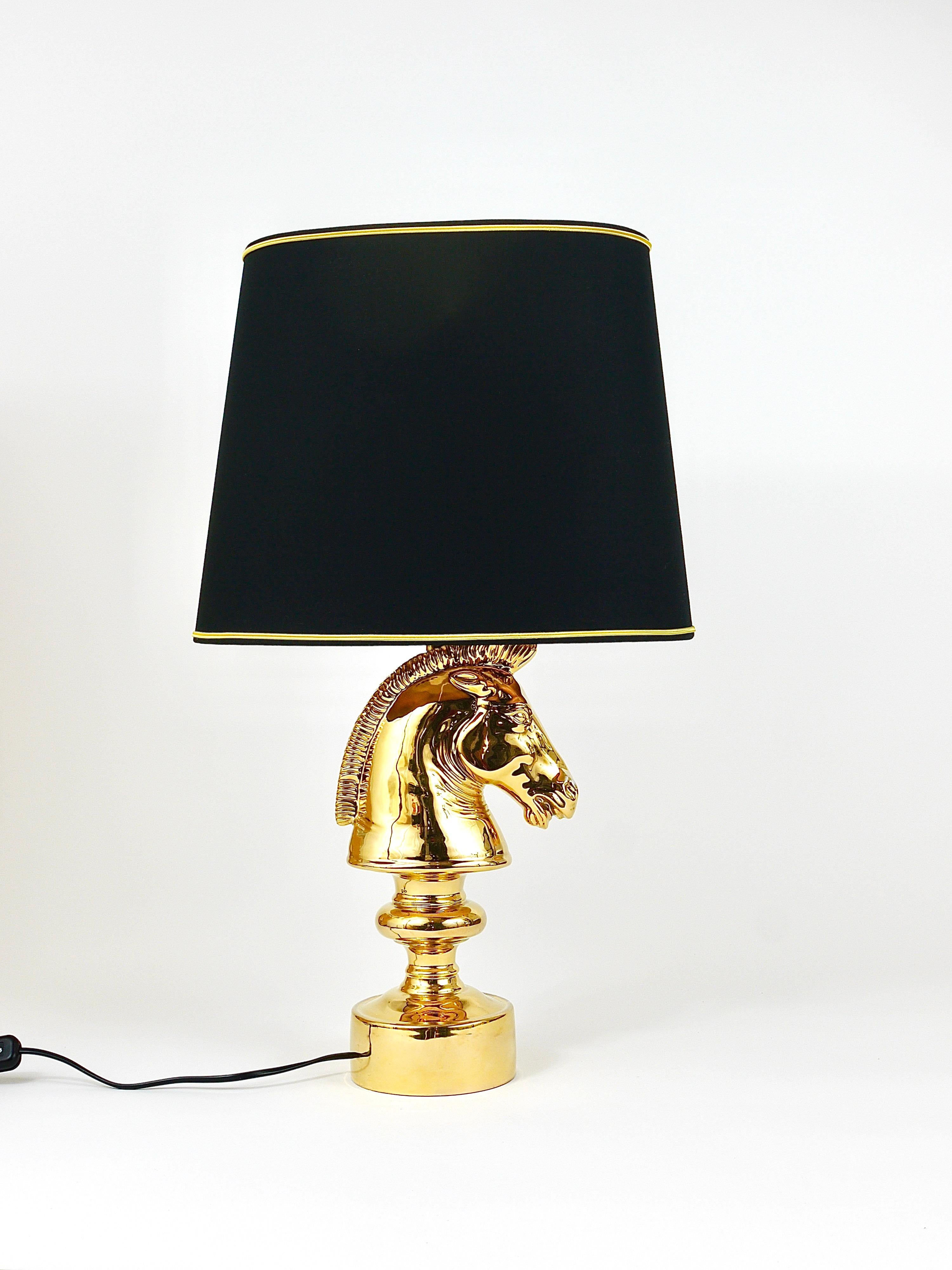 20ième siècle Lampe de table ou lampe d'appoint en sculpture de cheval de style Hollywood Regency dorée, Italie, 1970 en vente