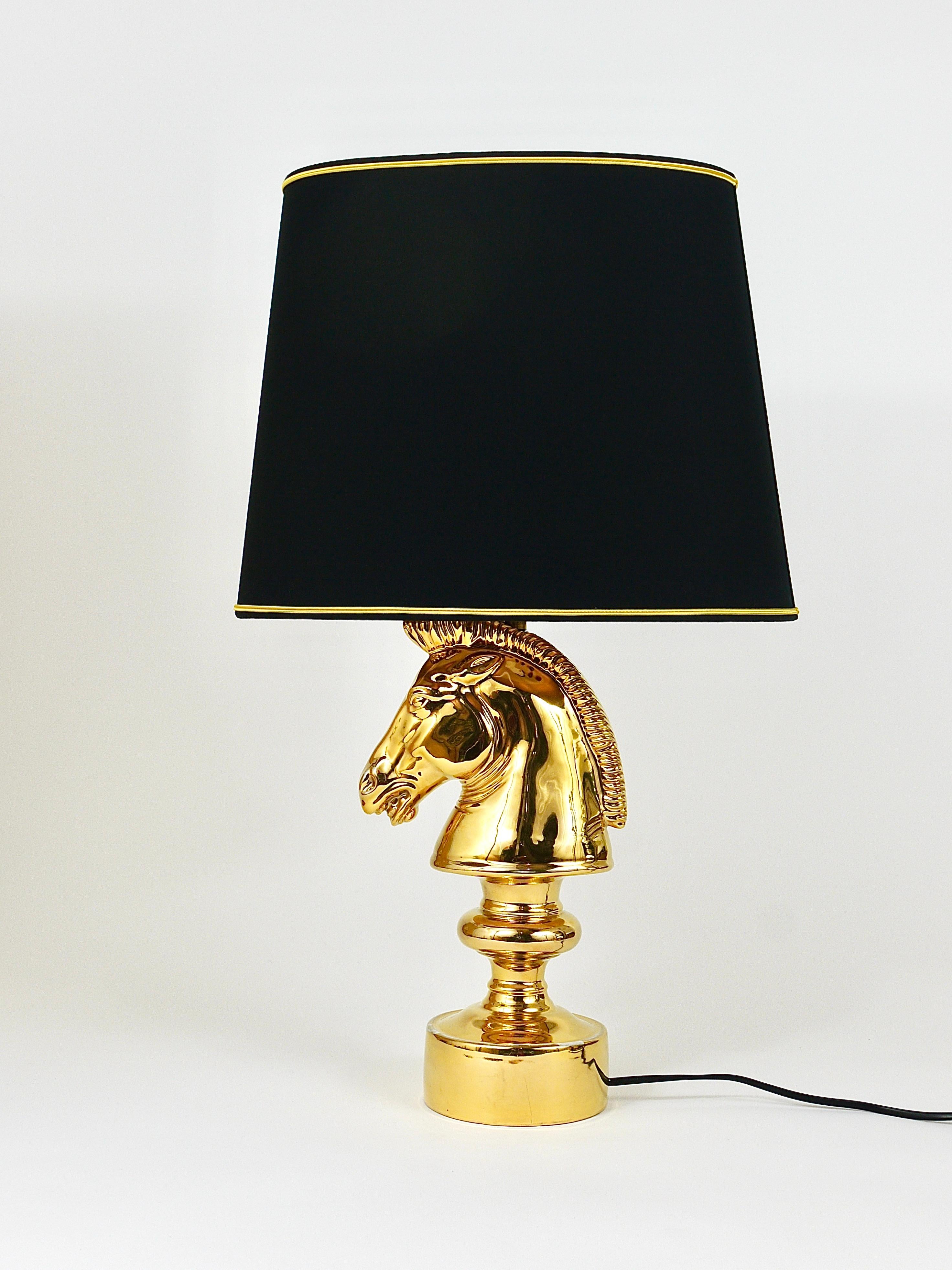 Lampe de table ou lampe d'appoint en sculpture de cheval de style Hollywood Regency dorée, Italie, 1970 en vente 1
