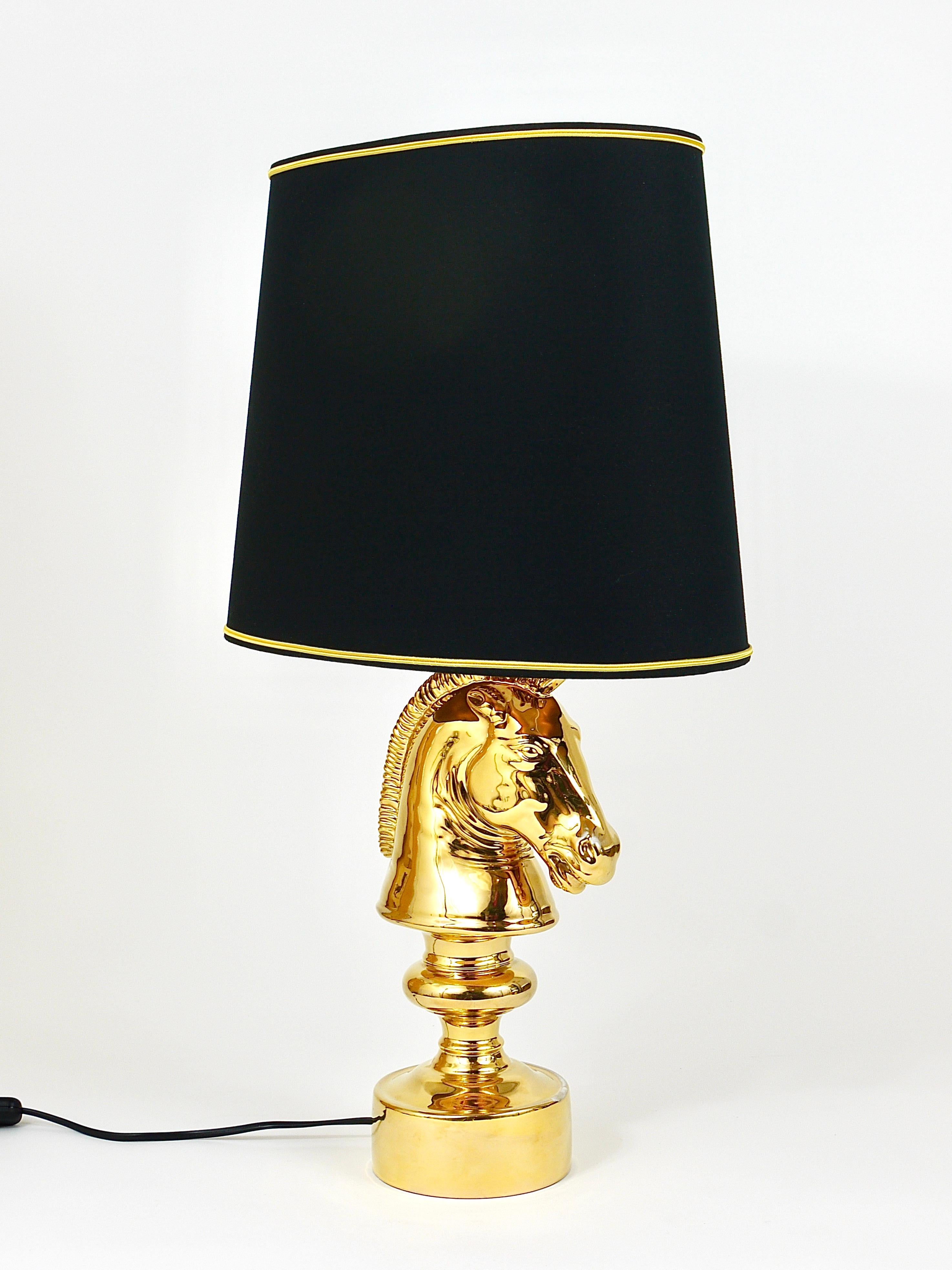 Lampe de table ou lampe d'appoint en sculpture de cheval de style Hollywood Regency dorée, Italie, 1970 en vente 2