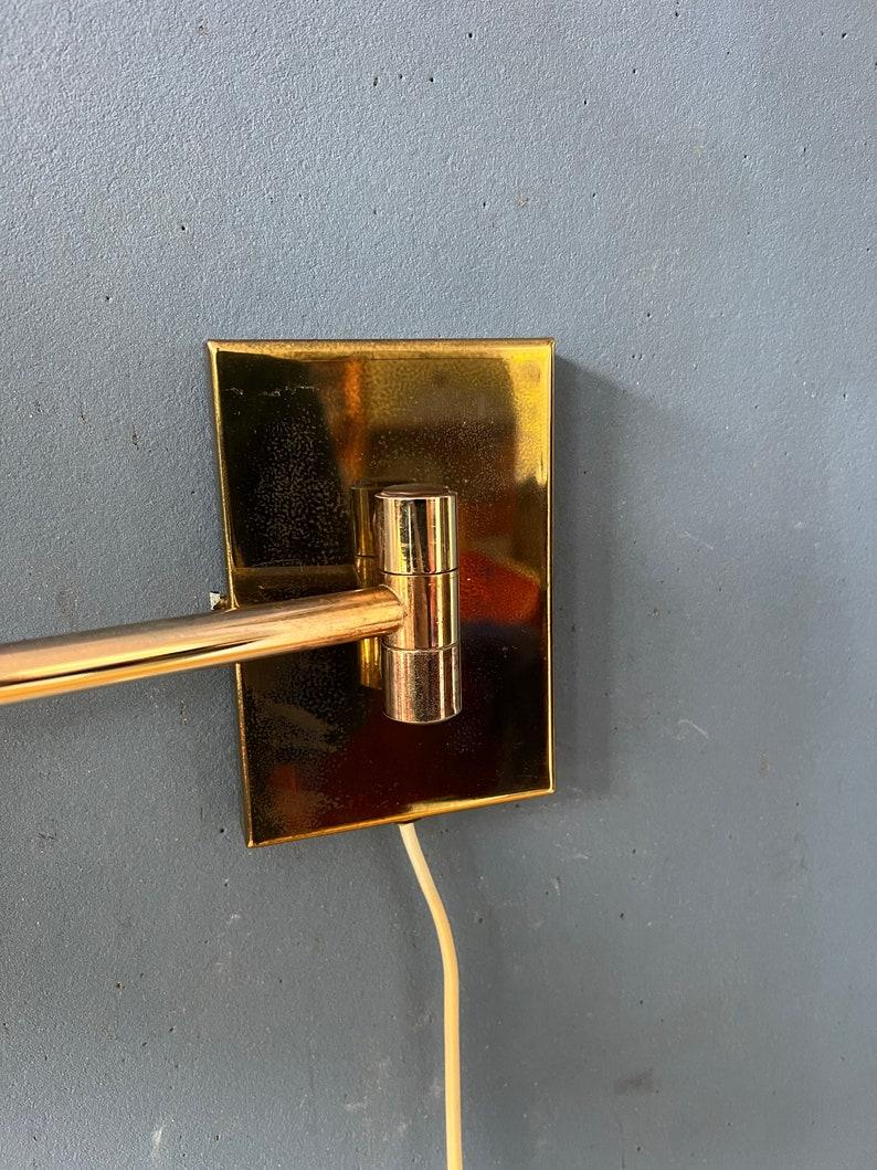 Lámpara de pared de brazo oscilante Golden Hollywood Regency con pantalla beige, años 70 siglo XX en venta