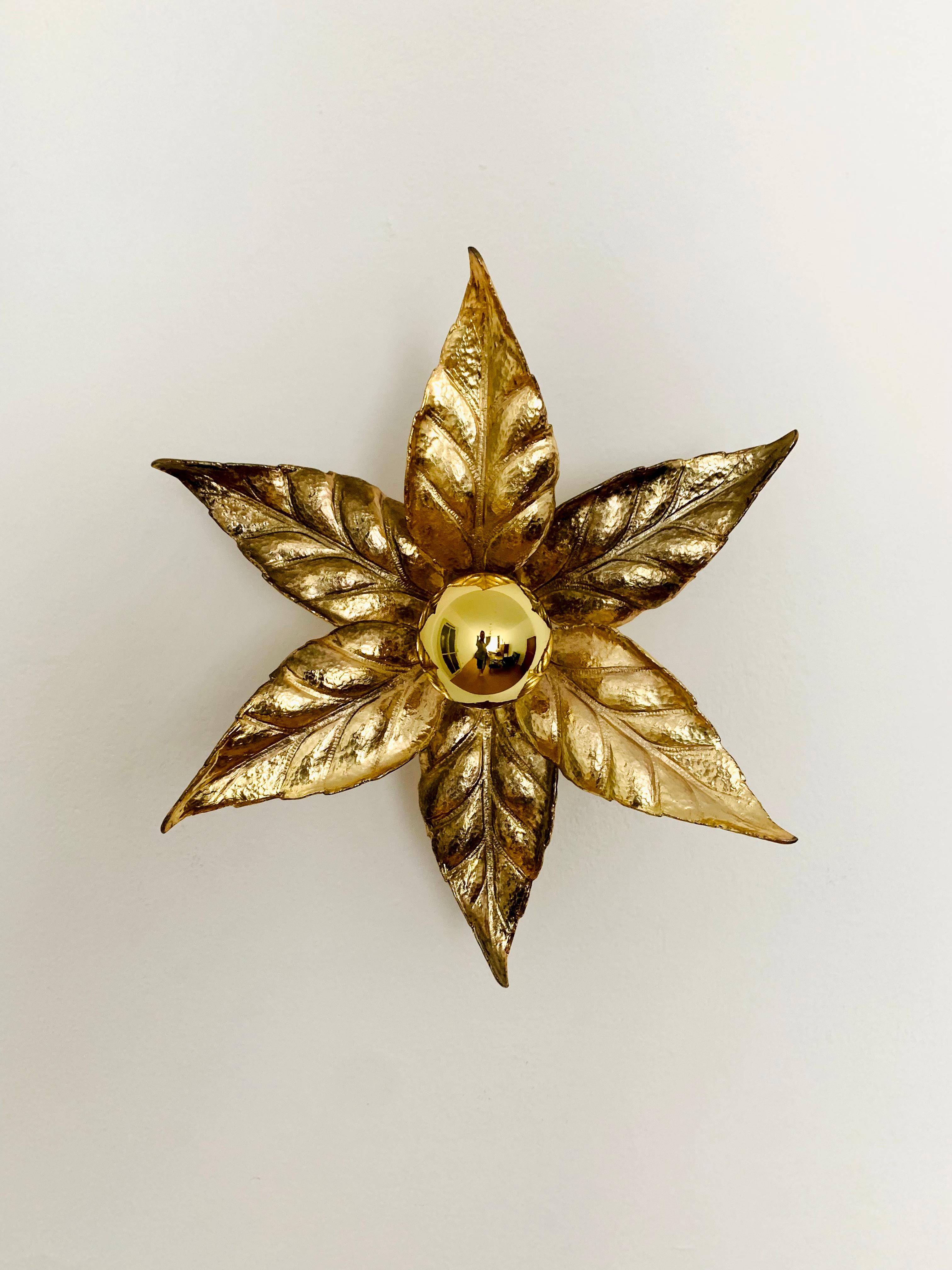 Lámpara de pared Golden Hollywood Regency de Willy Daro para Massive Moderno de mediados de siglo en venta