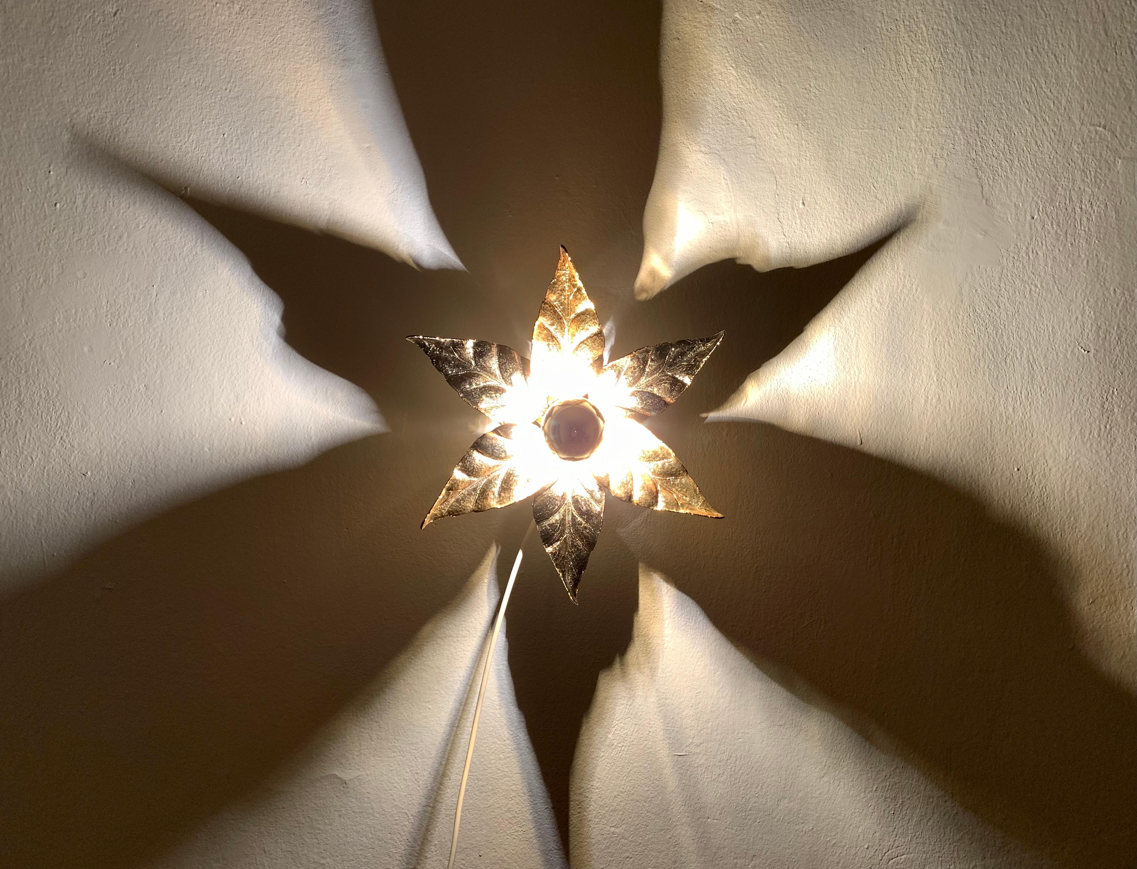 Lámpara de pared Golden Hollywood Regency de Willy Daro para Massive en venta 1