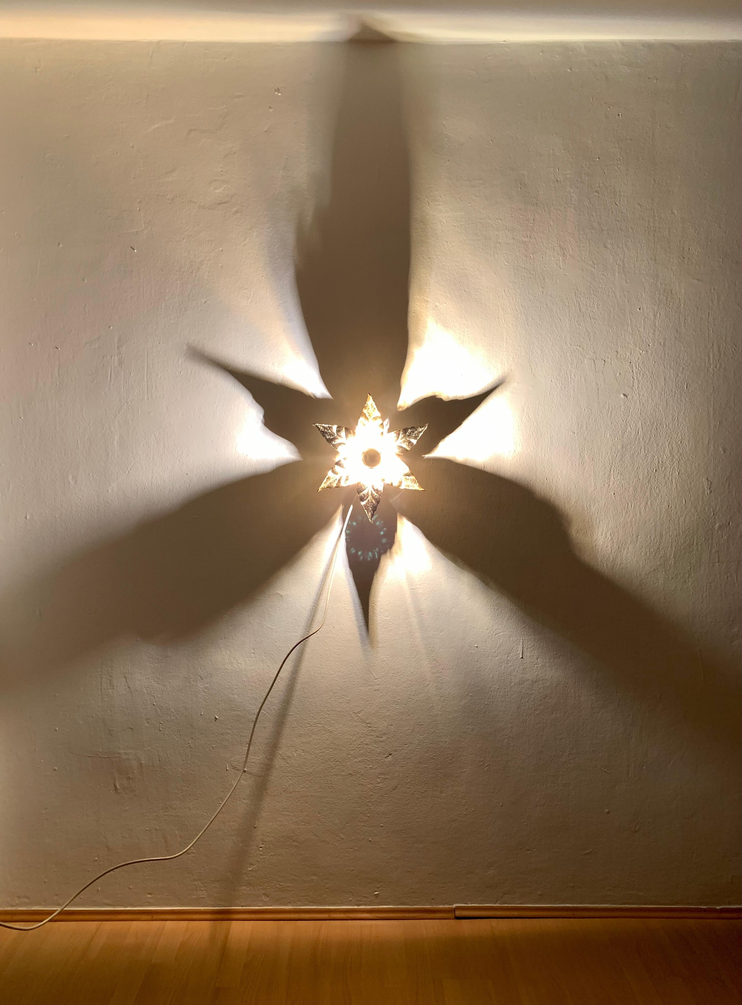 Lámpara de pared Golden Hollywood Regency de Willy Daro para Massive en venta 2