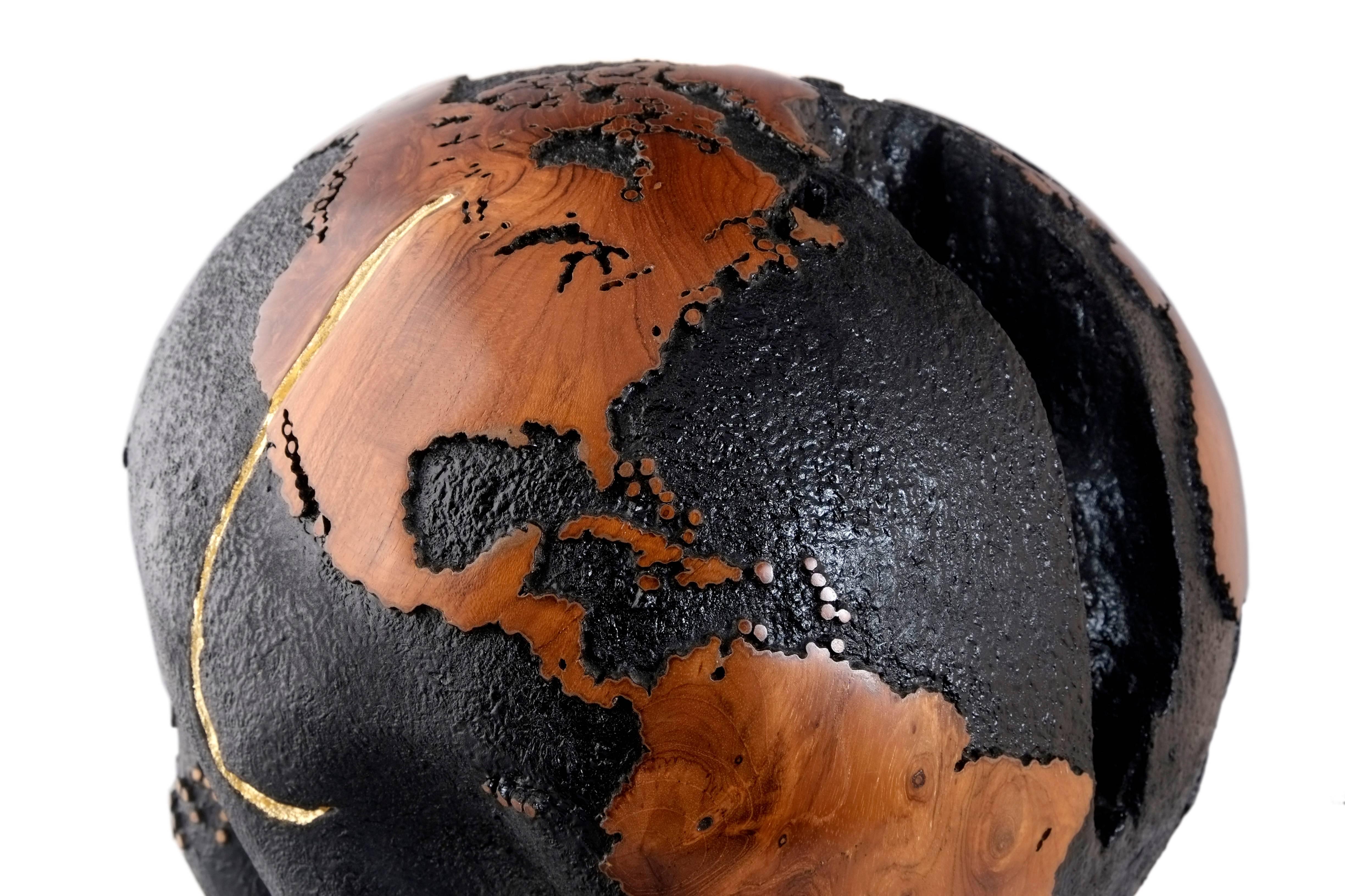 Golden Hook, Globe Made of Teak Root, Gold Paint, Metal Texture Finishing 30 cm In Excellent Condition In Saint-Ouen, FR