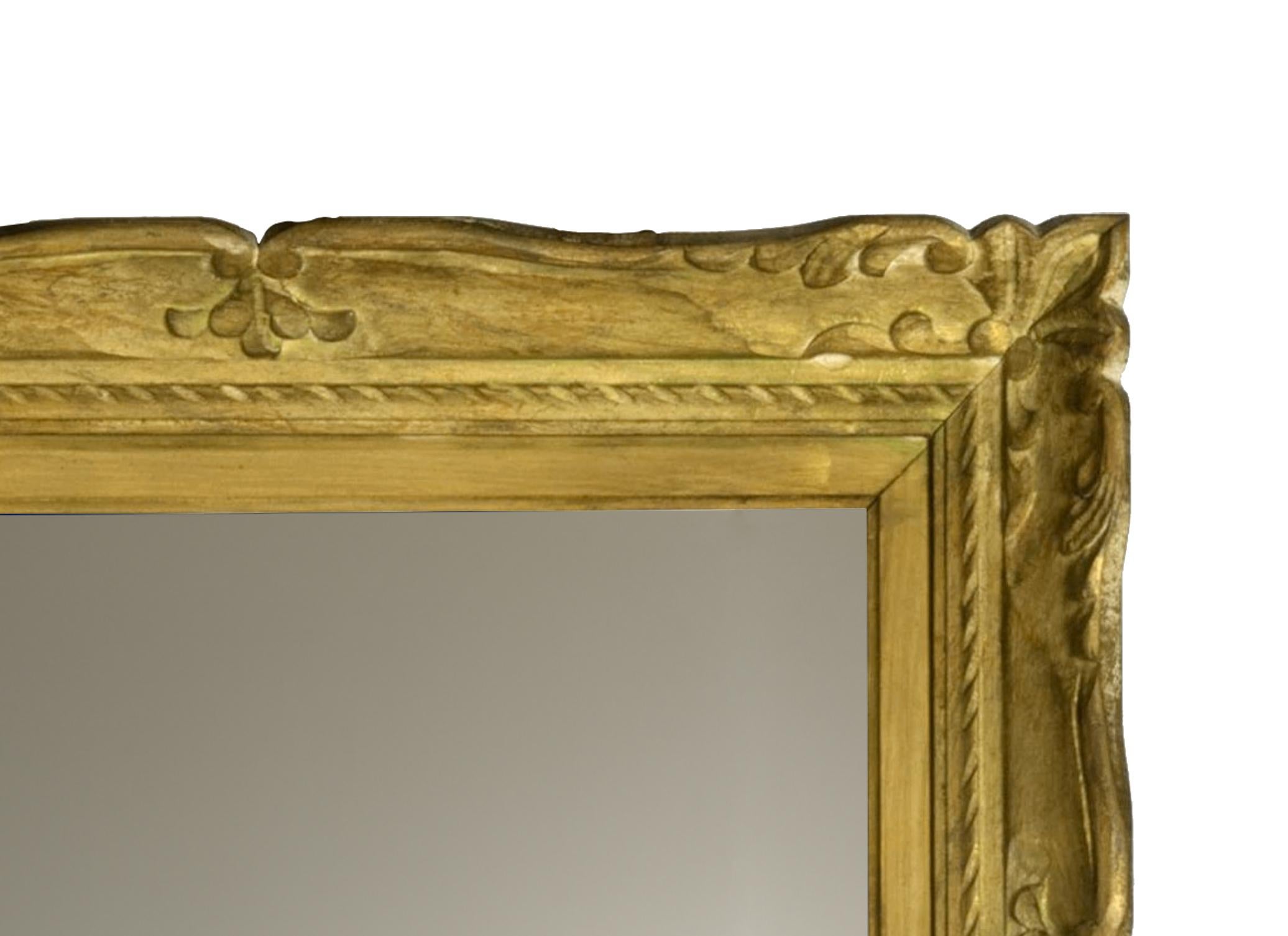 Ein Rahmen aus Kastanienholz aus dem späten 19. Jahrhundert im Stil des französischen Impressionismus der Belle Époque - ein elegantes Stück, das sich ideal für moderne Interieurs oder dekorative Zwecke eignet.
Kürzlich ersetzter Spiegel.