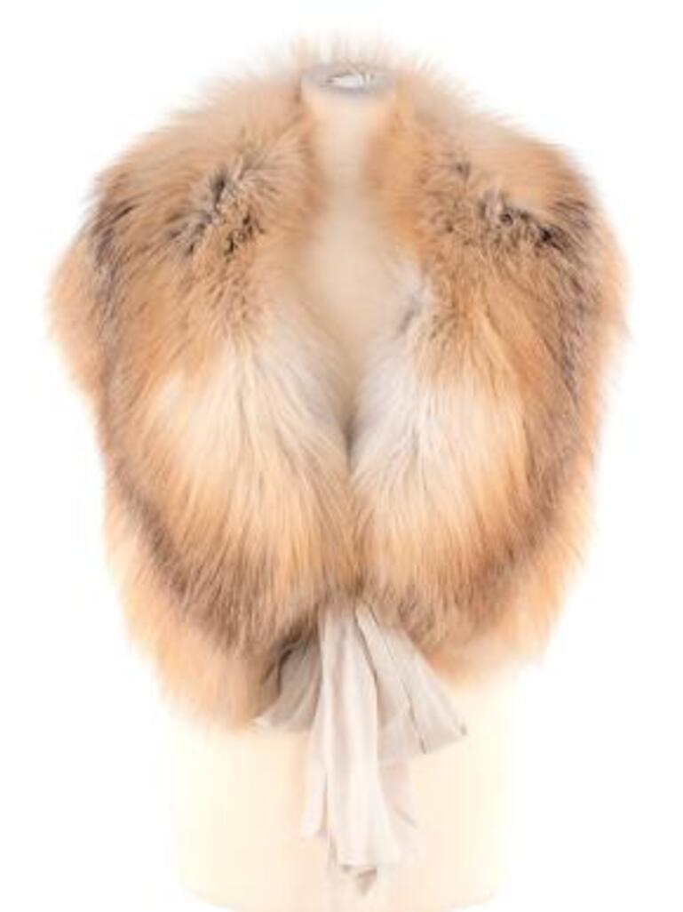 Oscar de la Renta Golden Island Fox Stole with Silk Bow
 

 - Silk lined oversized golden fox fur with cream silk bow 
 - Luxuriously soft
 

 Made in USA 
 Professional fur clean only
 100% fox fur, 100% silk
 

 

 PLEASE NOTE, THESE ITEMS ARE