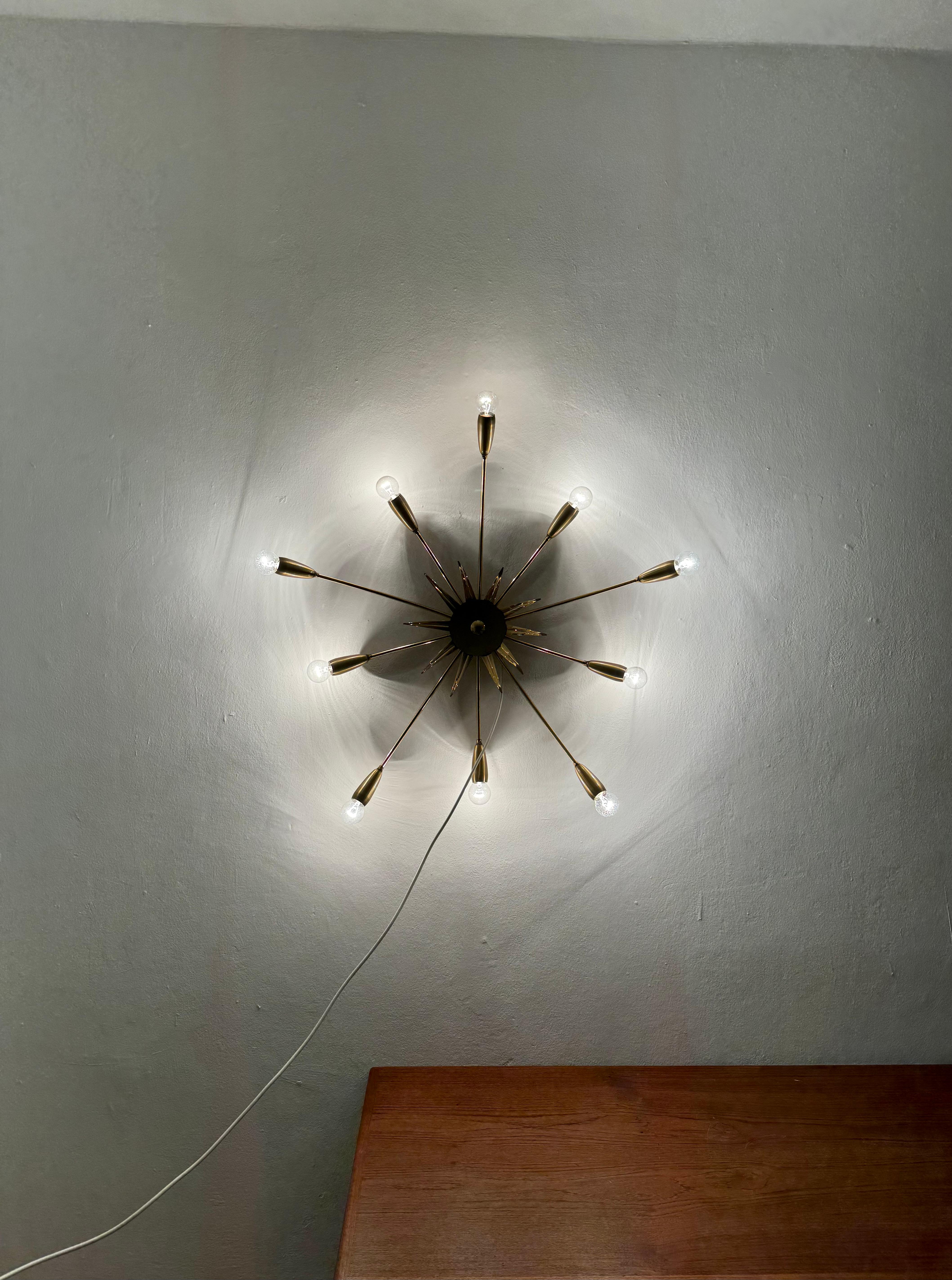 Lampe affleurante en laiton italien doré en vente 4