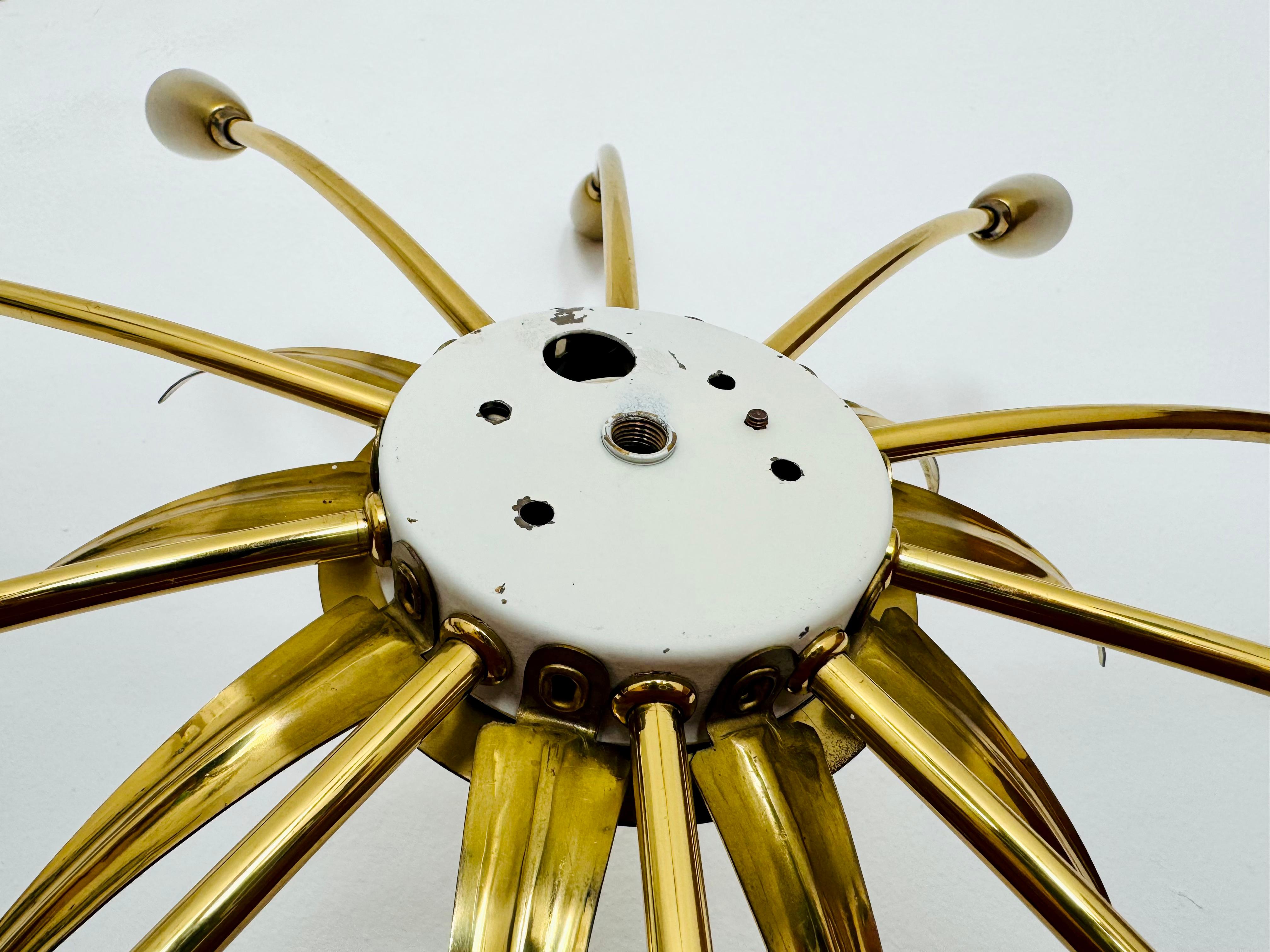 Lampe affleurante en laiton italien doré en vente 9