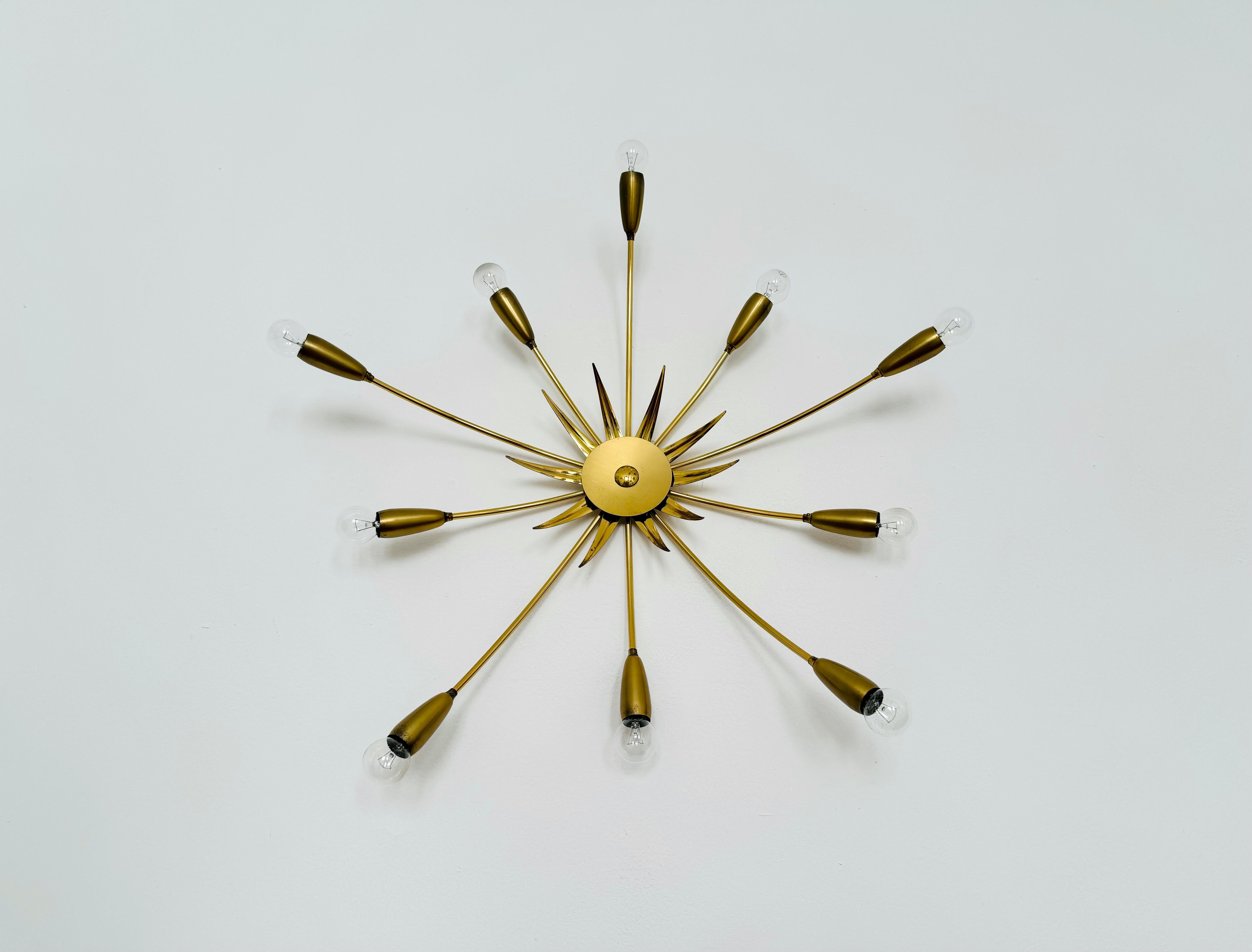 Mid-Century Modern Lampe affleurante en laiton italien doré en vente