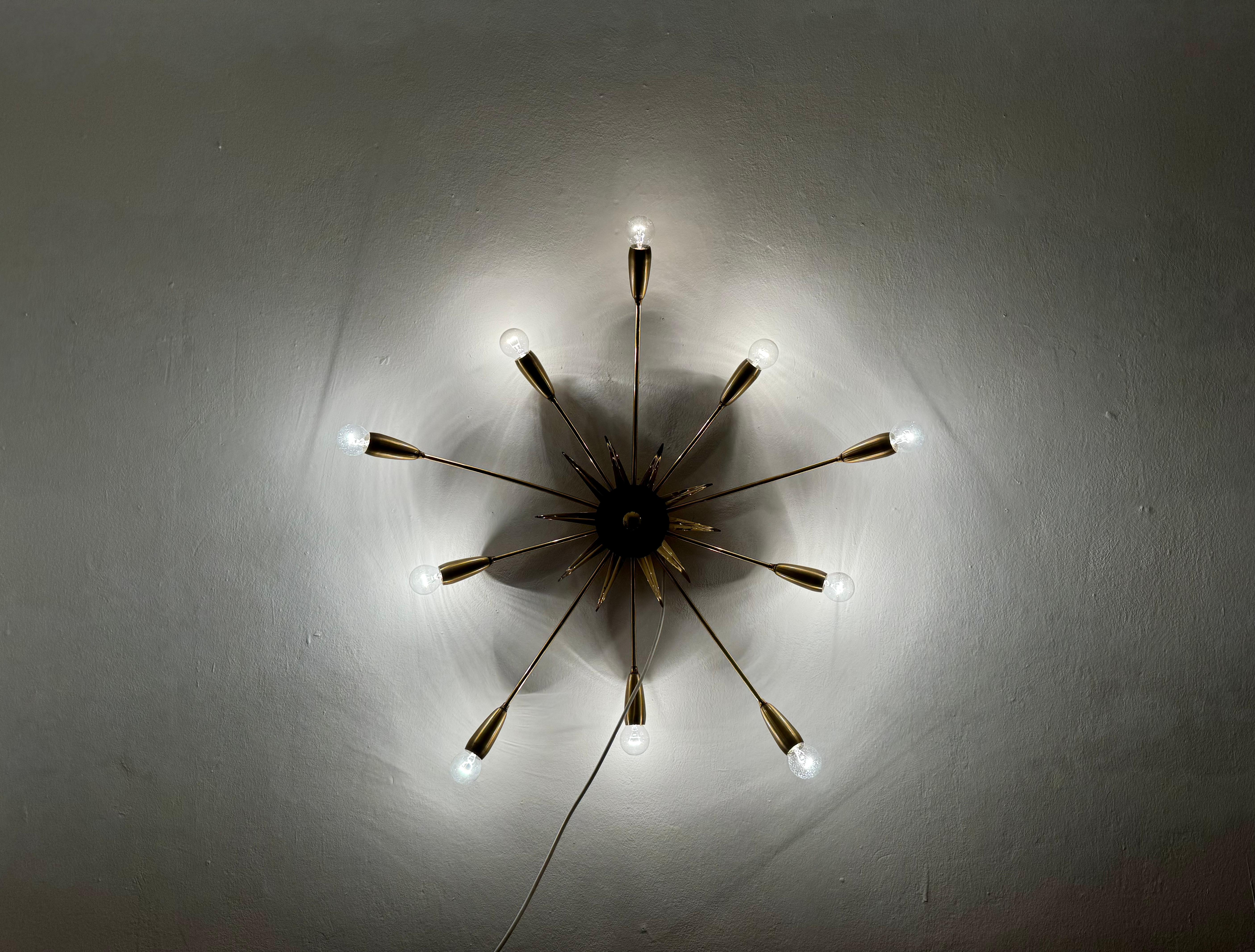 Lampe affleurante en laiton italien doré en vente 2