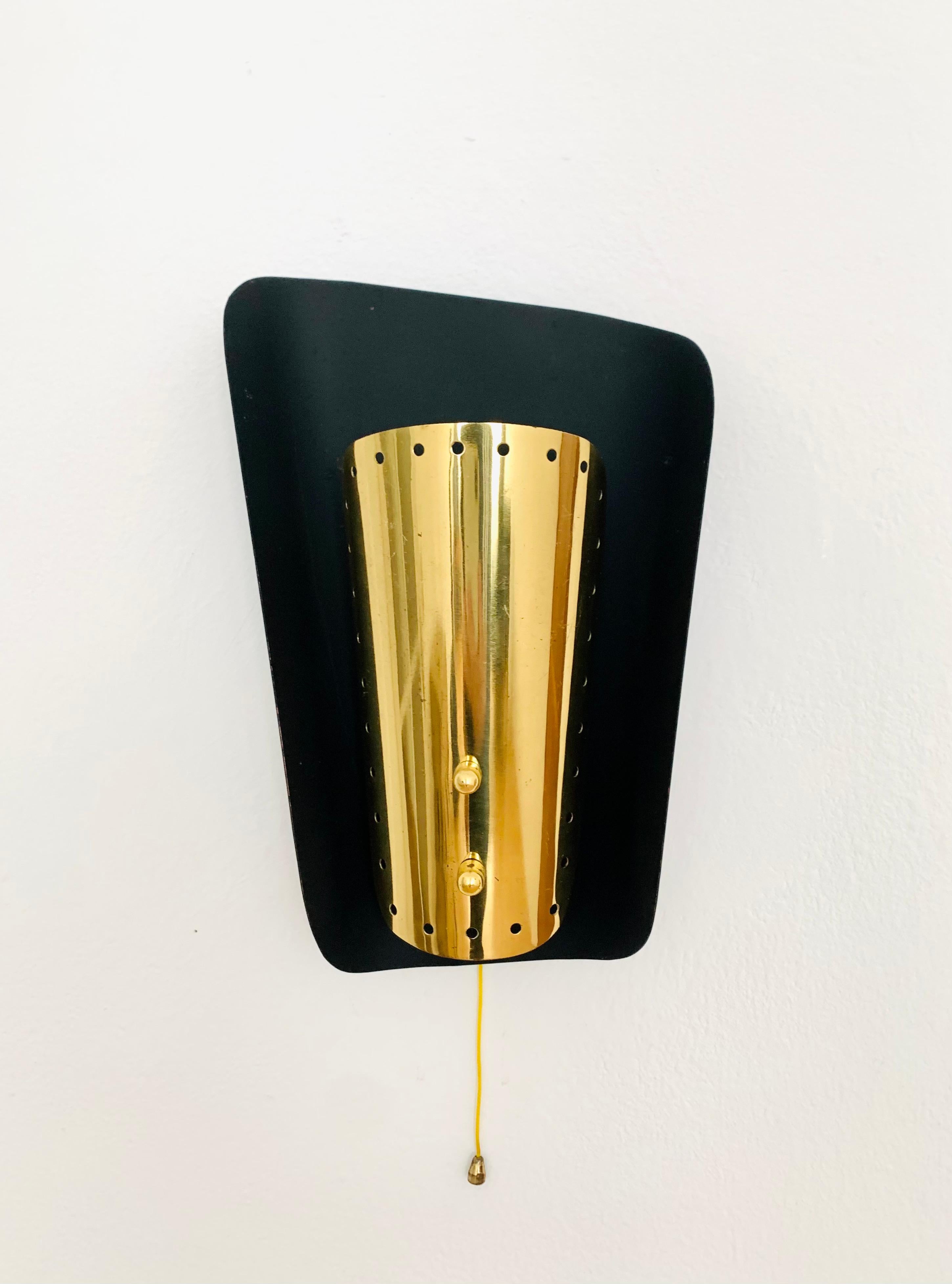 Mid-Century Modern Lampe murale italienne dorée en vente
