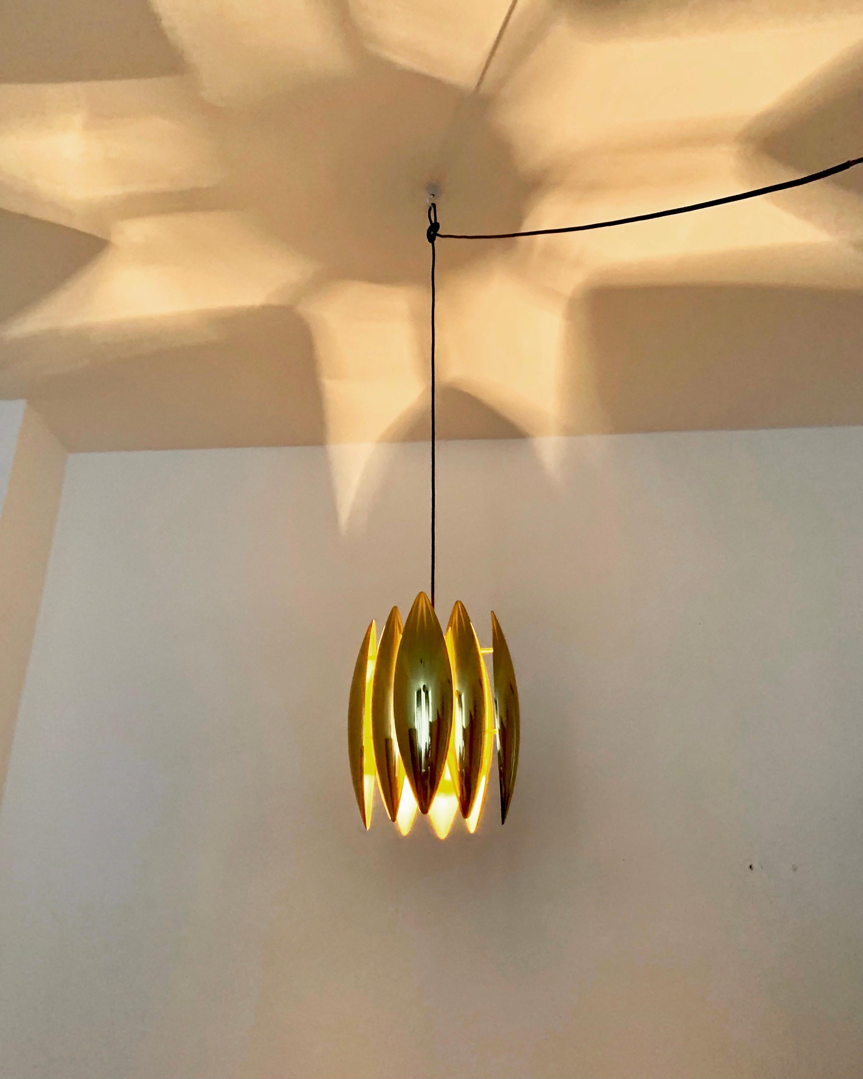 Lampe à suspension Golden Kastor par Jo Hammerborg pour Fog and Morup en vente 1