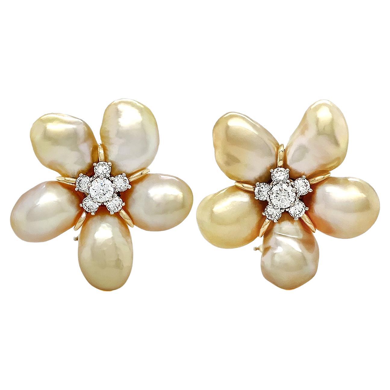 Goldene Keshi-Perle 18K Gelbgold Diamant-Cluster-Ohrringe im Angebot