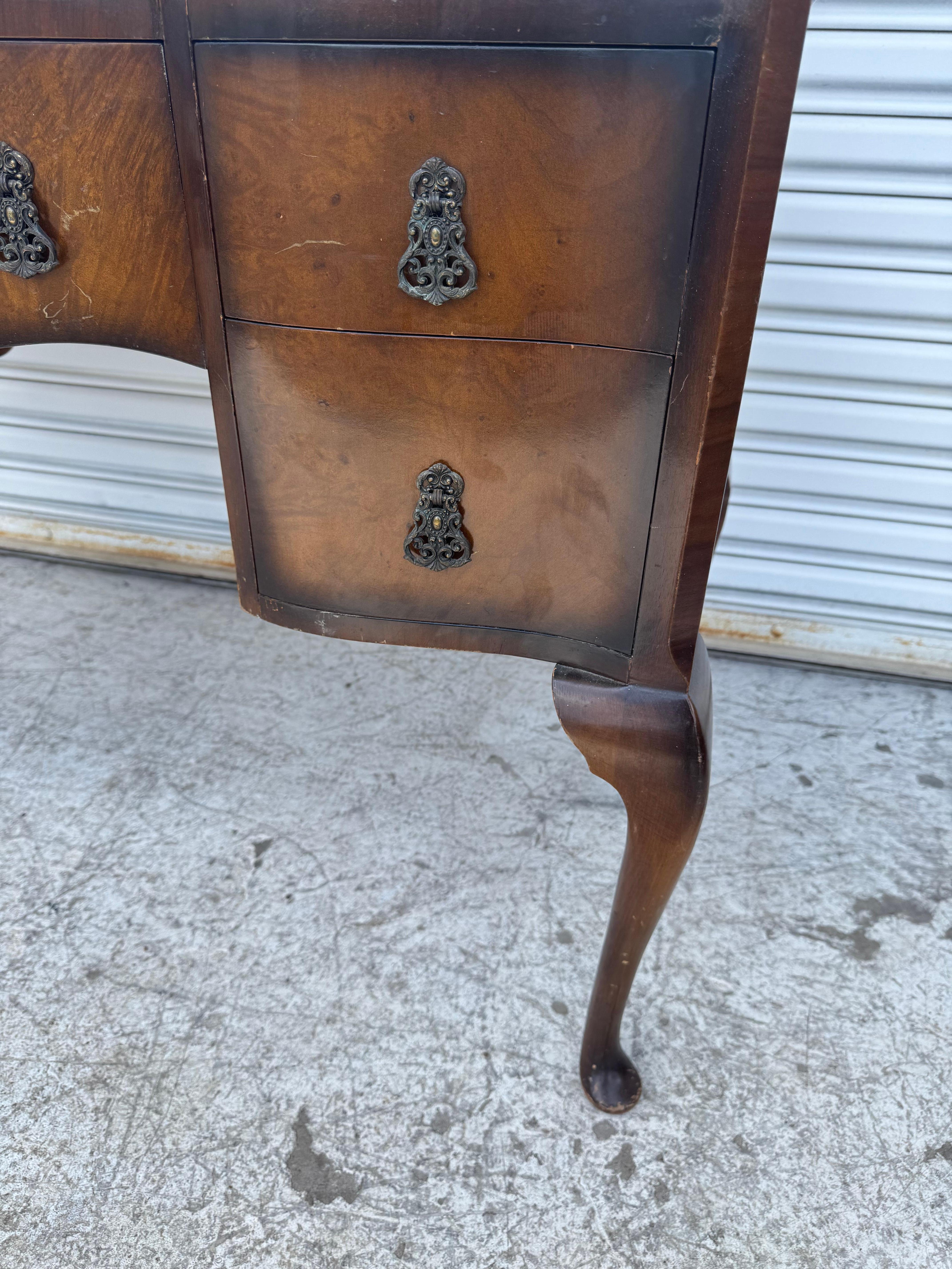 Golden Key Queen Anne Style Walnut Vanity with Triple mirror For Sale 7