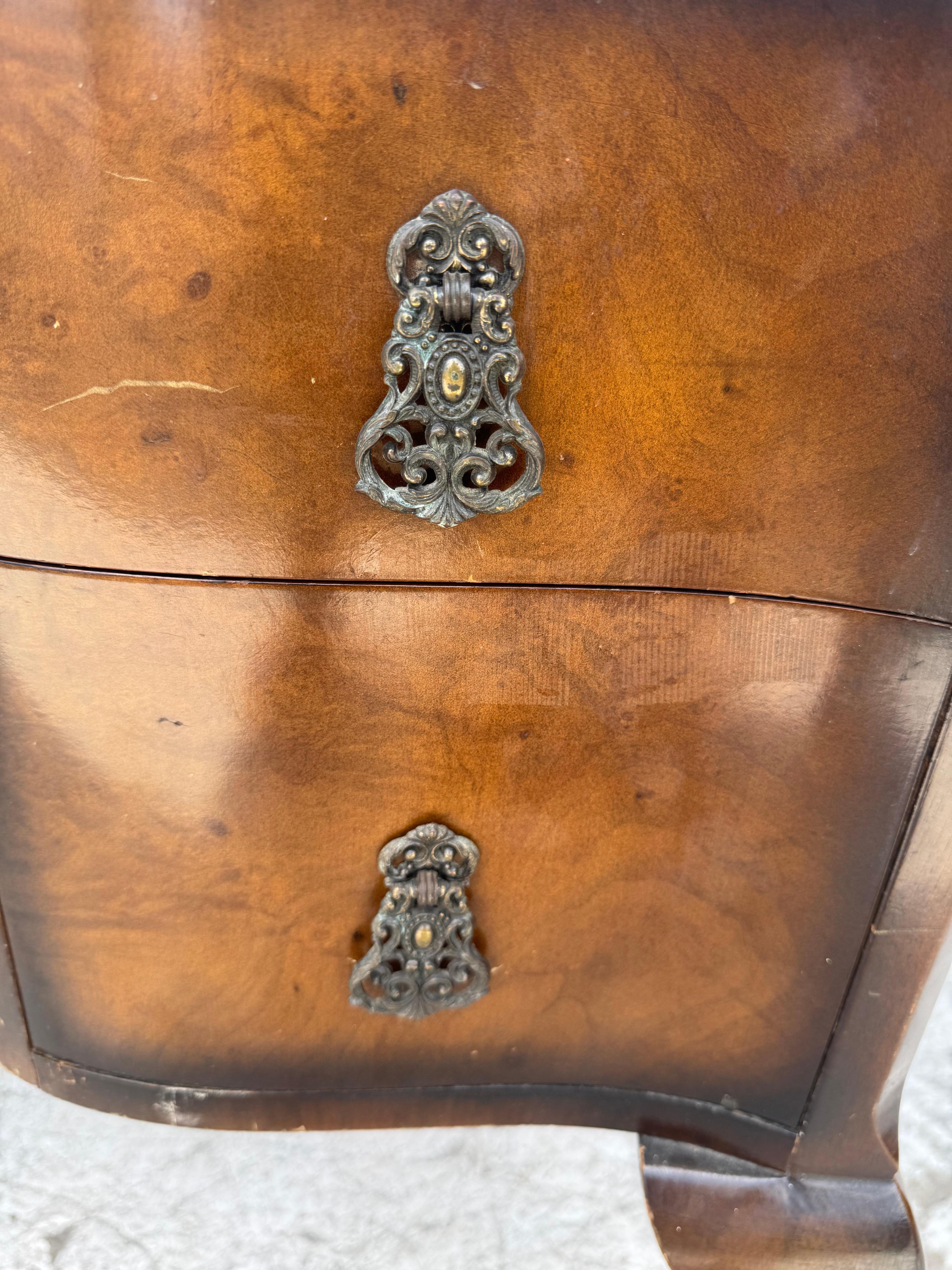 Golden Key Queen Anne Style Walnut Vanity with Triple mirror For Sale 8