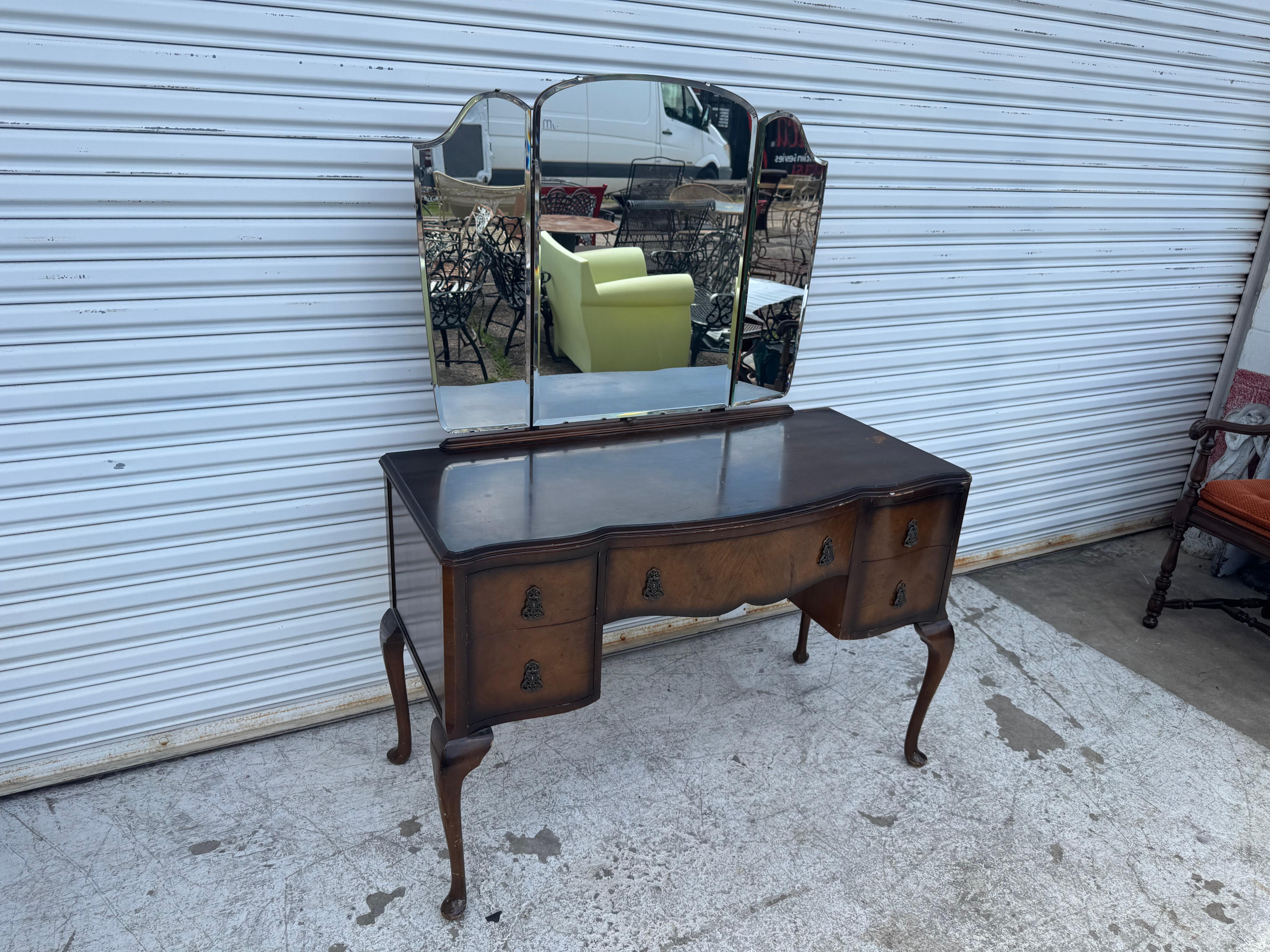 Golden Key Queen Anne Style Walnut Vanity with Triple mirror For Sale 9